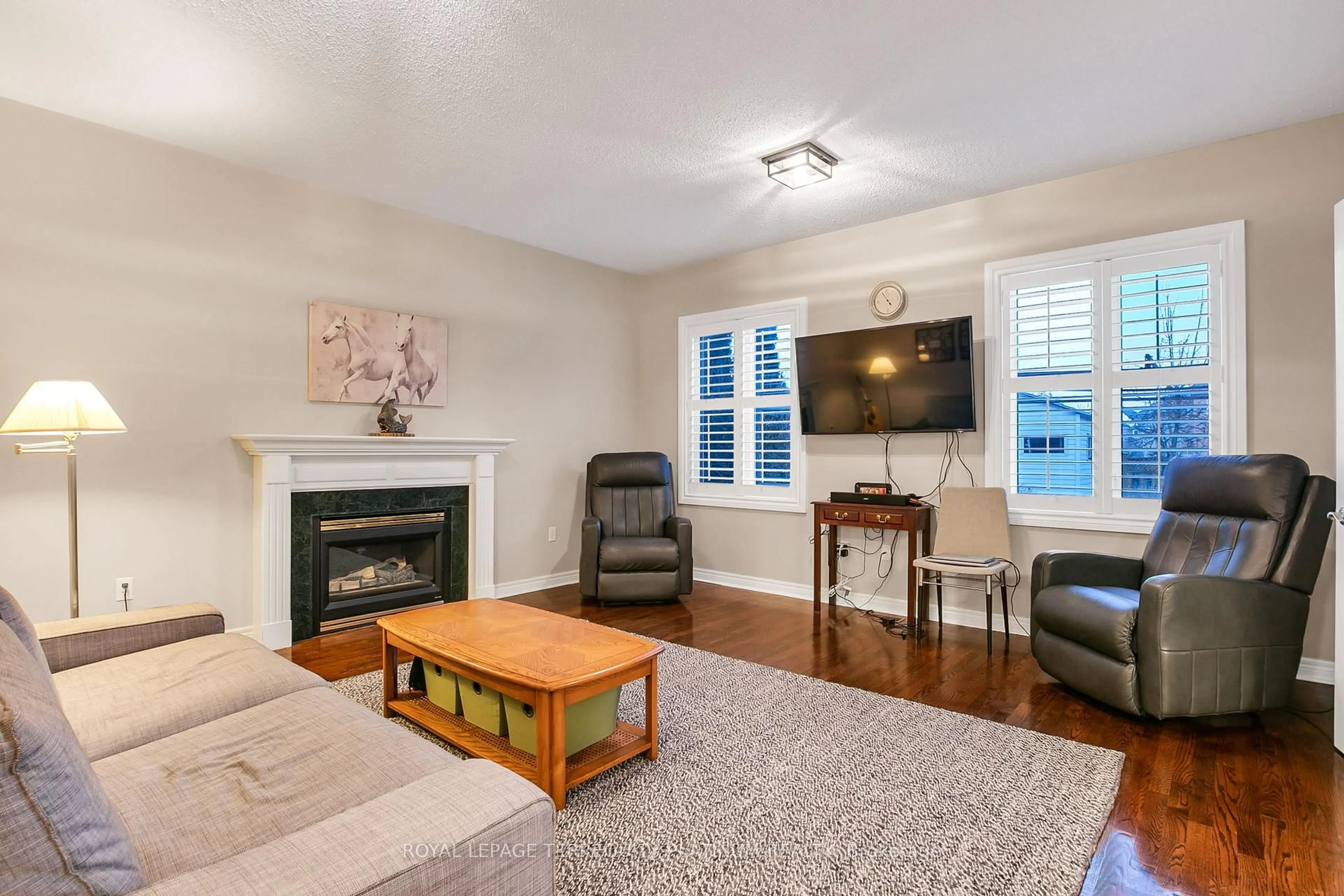 Living room with furniture, wood/laminate floor for 68 Grandlea Cres, Markham Ontario L3S 4A3