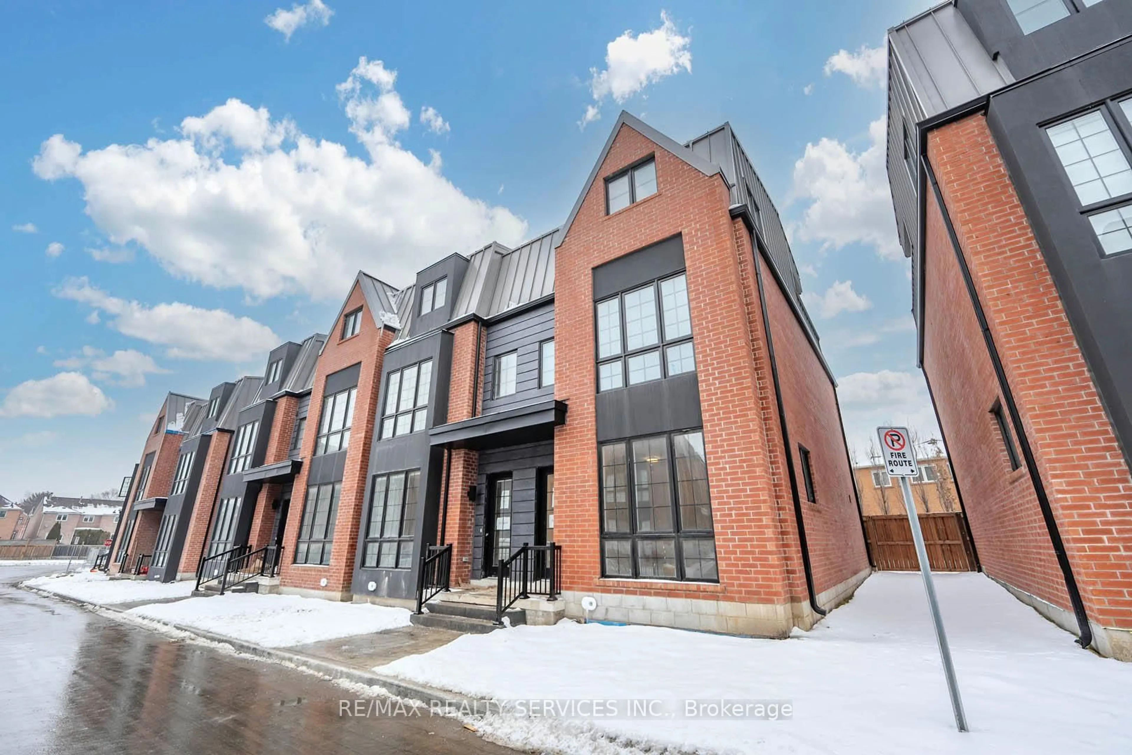 Home with brick exterior material, street for 35 Alton Cres, Vaughan Ontario L6S 3E7