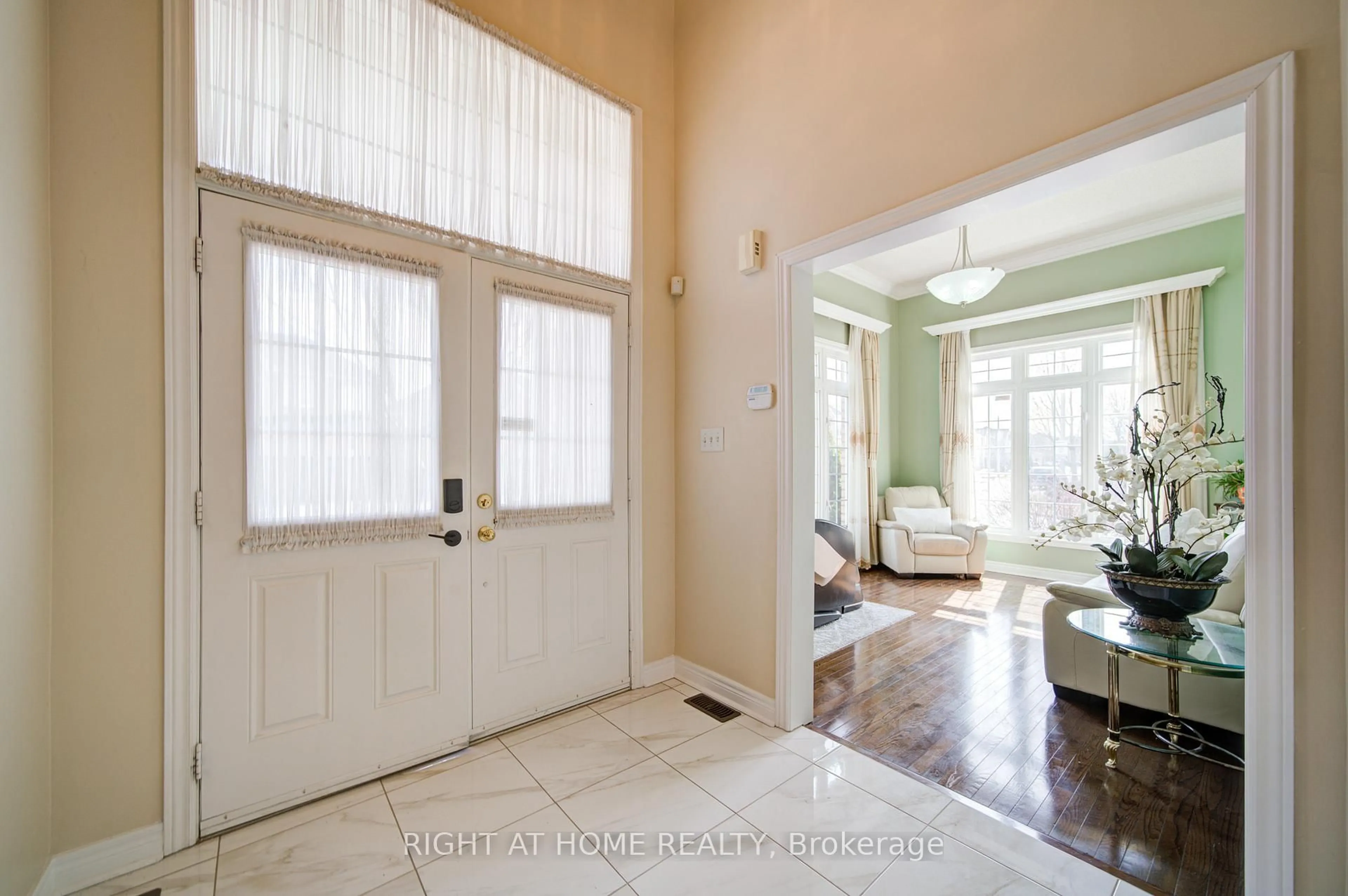 Indoor entryway for 115 Westolivia Tr, Vaughan Ontario L4J 0C2