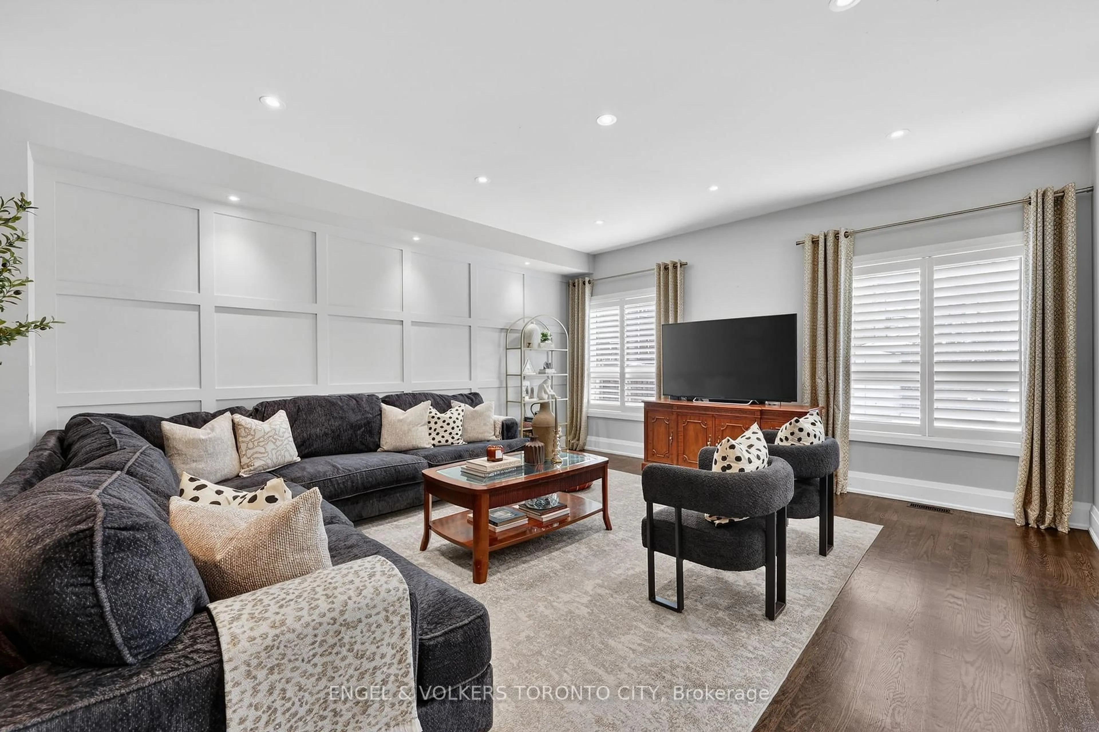 Living room with furniture, unknown for 55 Faris St, Bradford West Gwillimbury Ontario L3Z 0C5