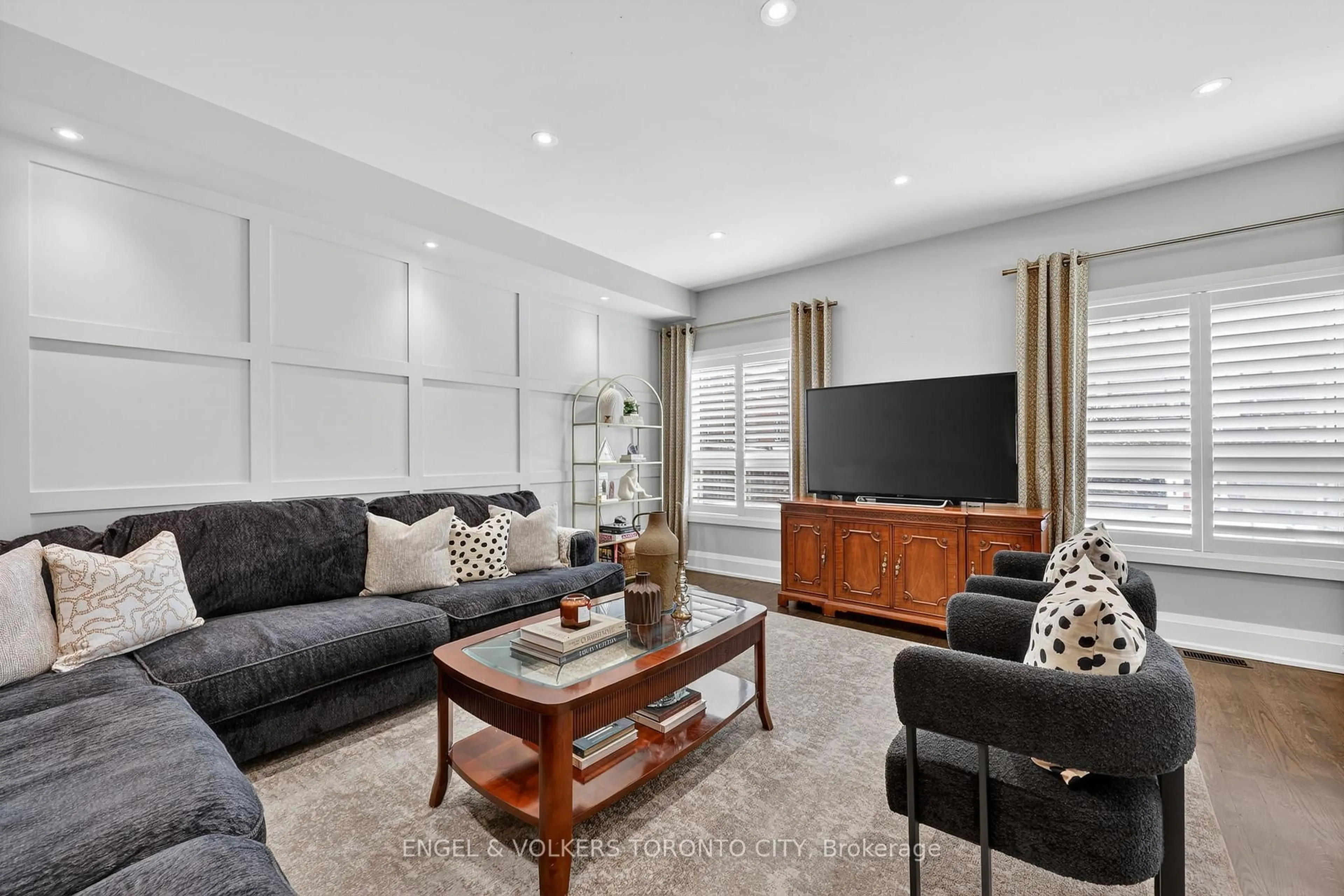 Living room with furniture, unknown for 55 Faris St, Bradford West Gwillimbury Ontario L3Z 0C5