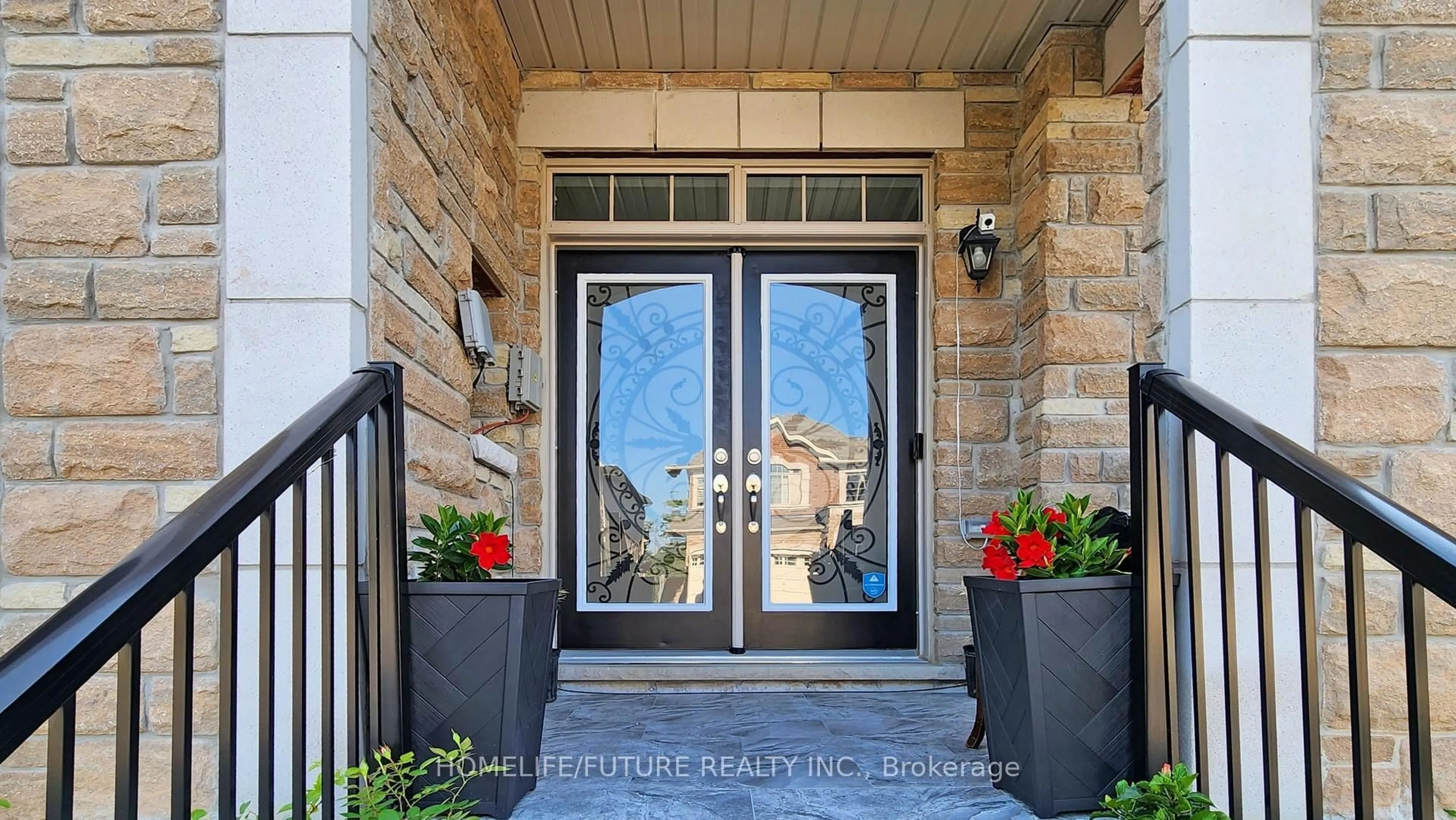 Indoor entryway for 72 Mohandas Dr, Markham Ontario L3S 0E4