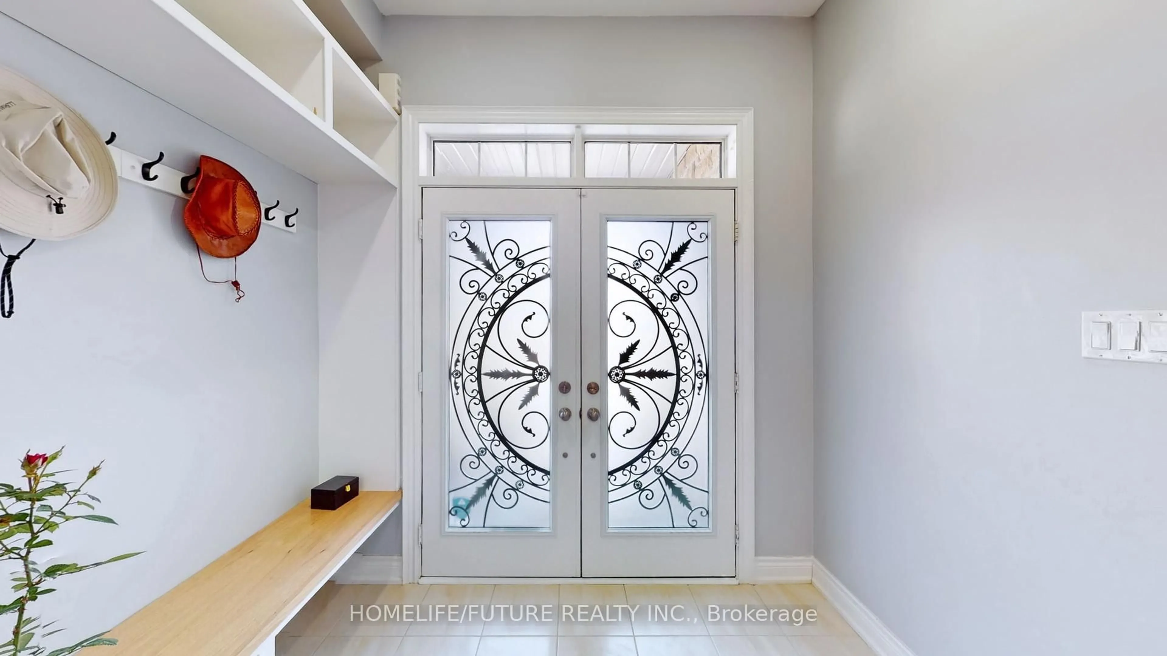 Indoor entryway for 72 Mohandas Dr, Markham Ontario L3S 0E4