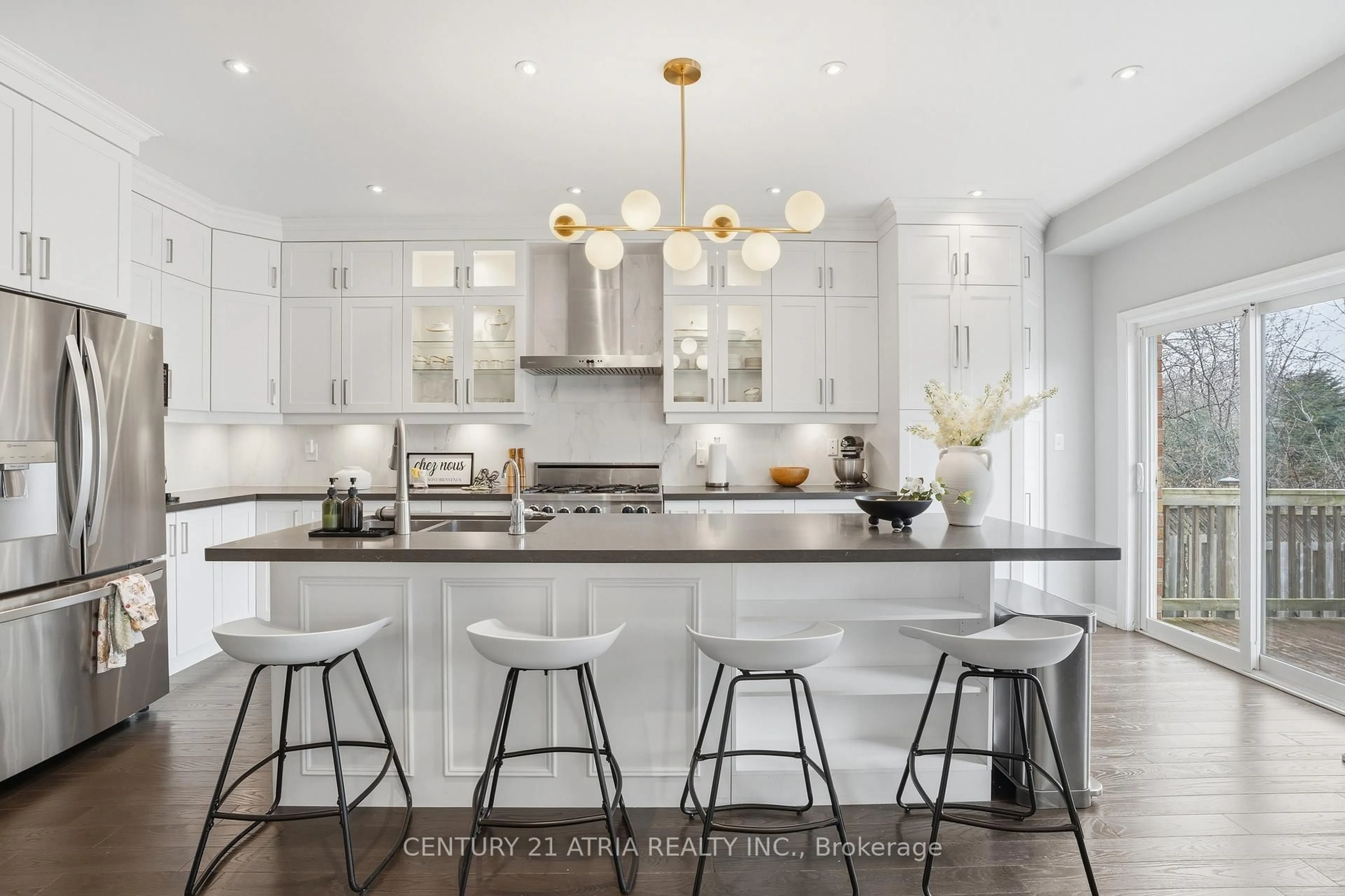 Contemporary kitchen, unknown for 72 Dovetail Dr, Richmond Hill Ontario L4E 5A7