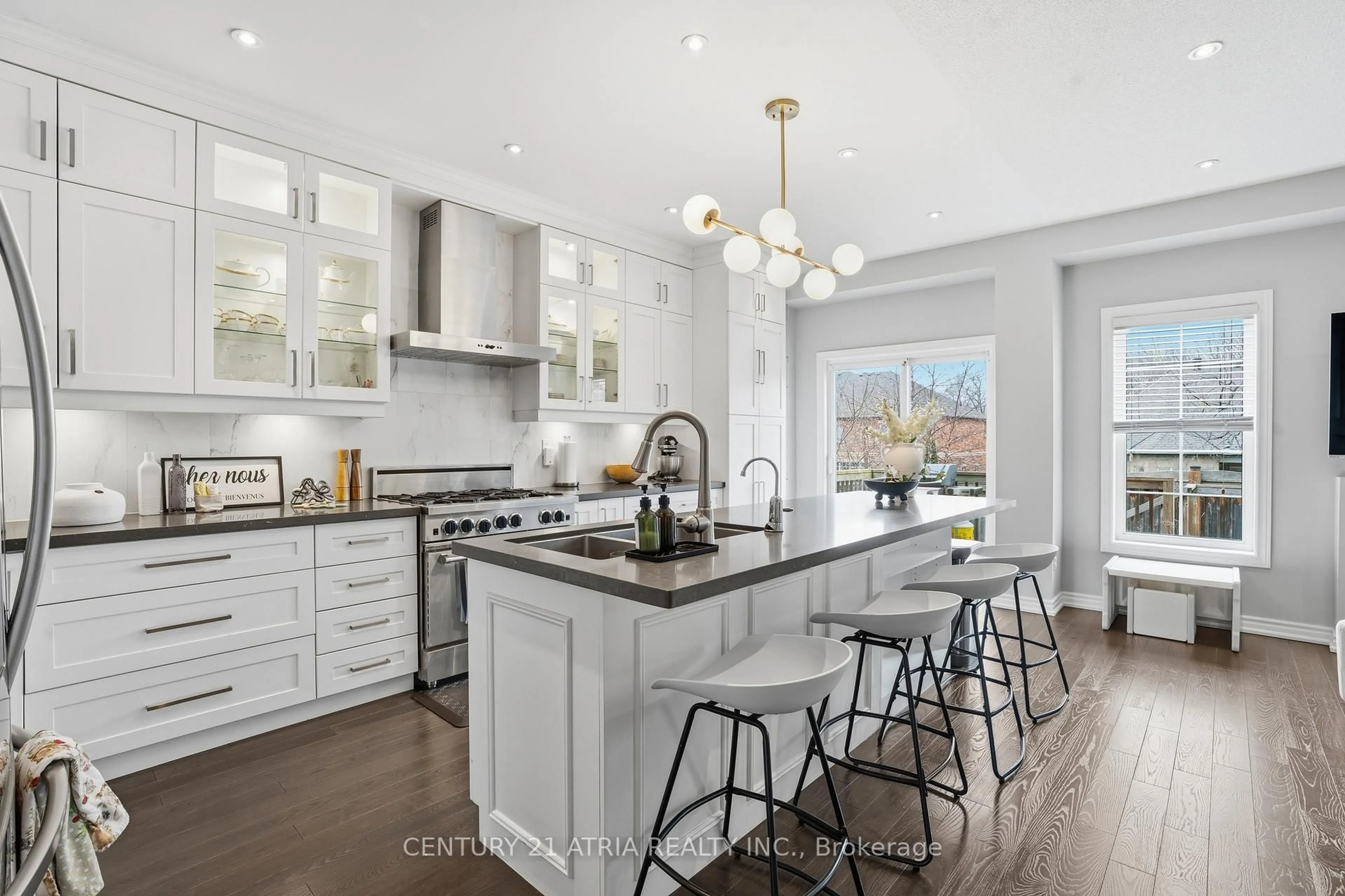 Open concept kitchen, ceramic/tile floor for 72 Dovetail Dr, Richmond Hill Ontario L4E 5A7