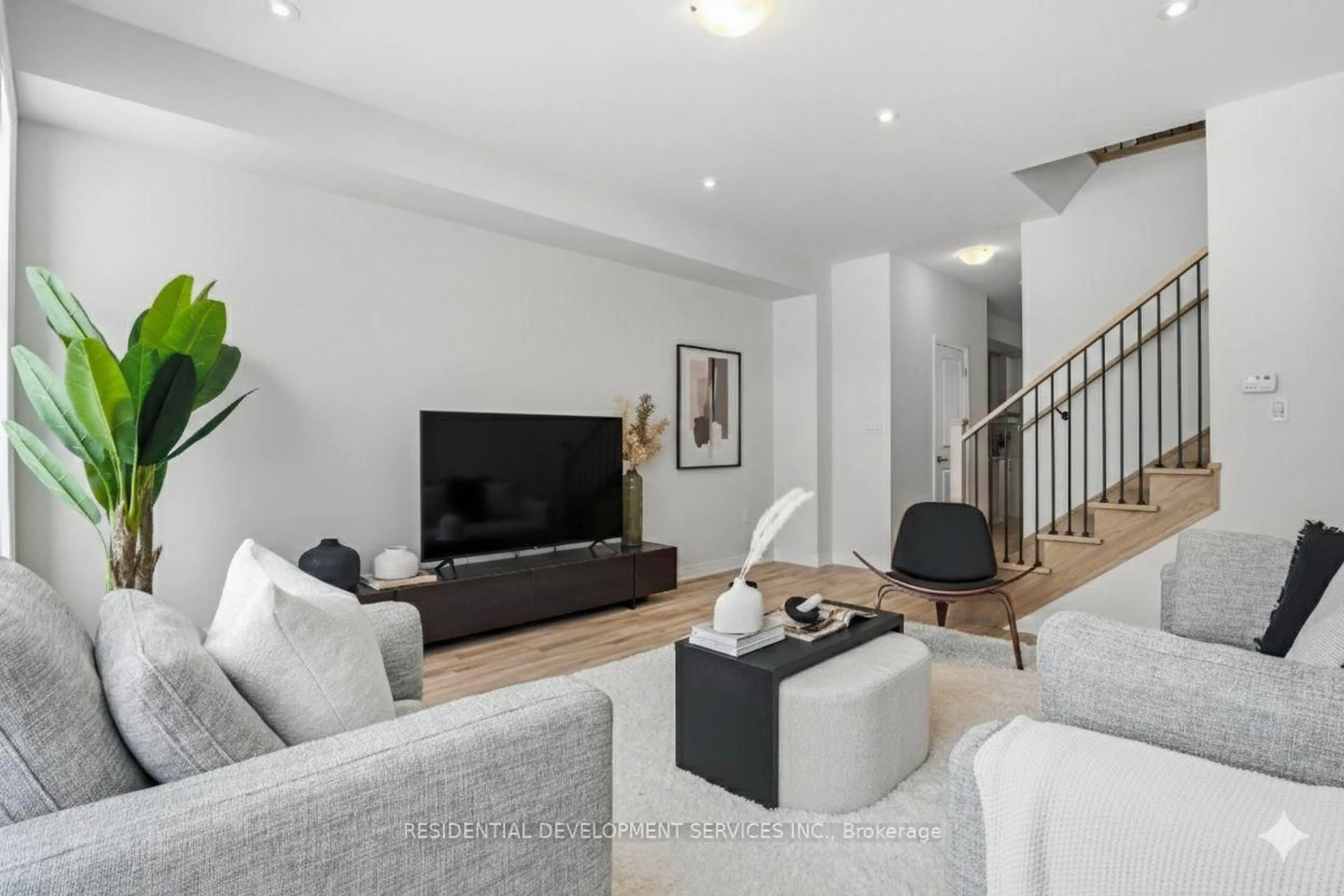 Living room with furniture, unknown for 53 George Bales Lane, Richmond Hill Ontario L4S 0P9