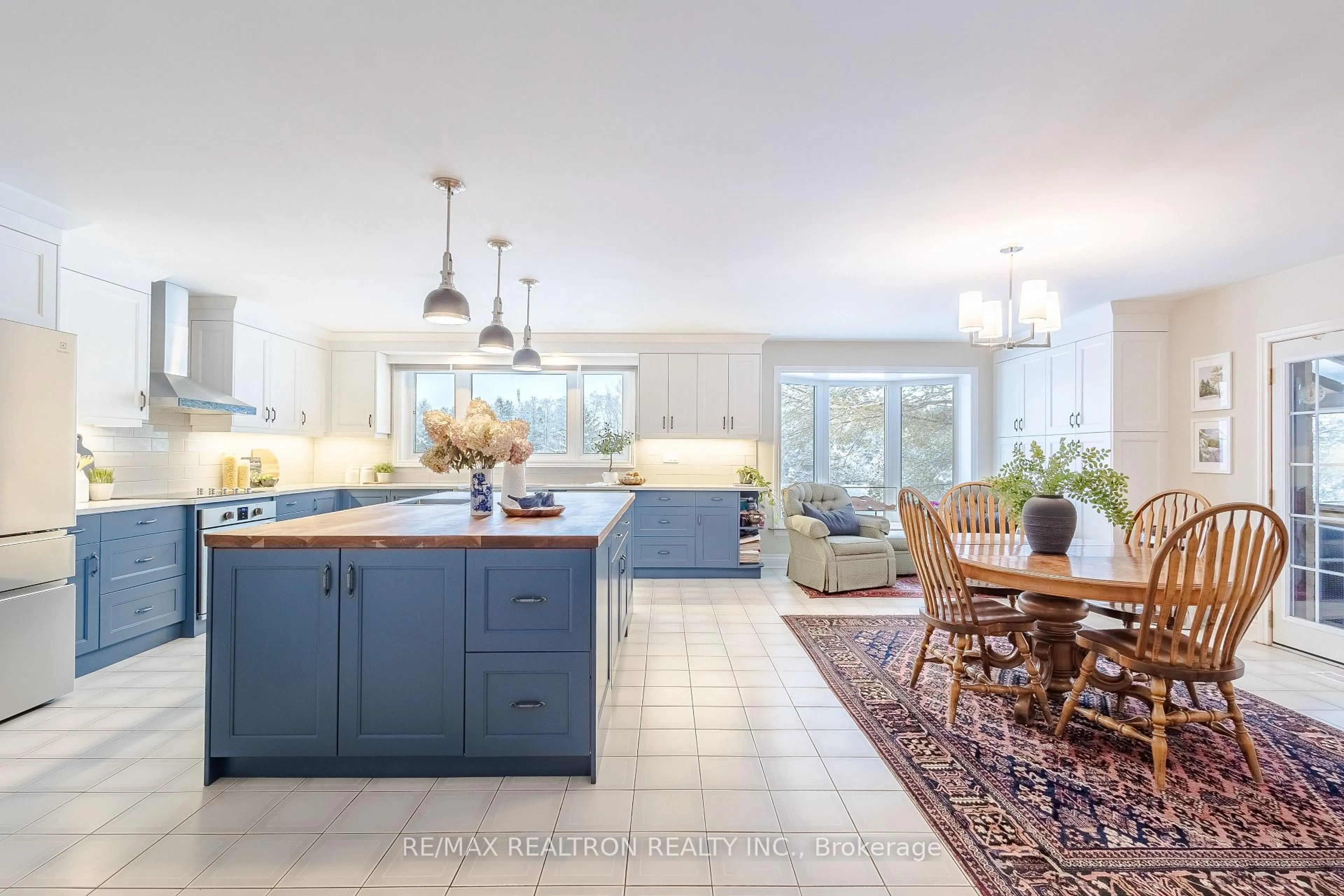 Open concept kitchen, ceramic/tile floor for 240 Webb Rd, Uxbridge Ontario L4A 7X4