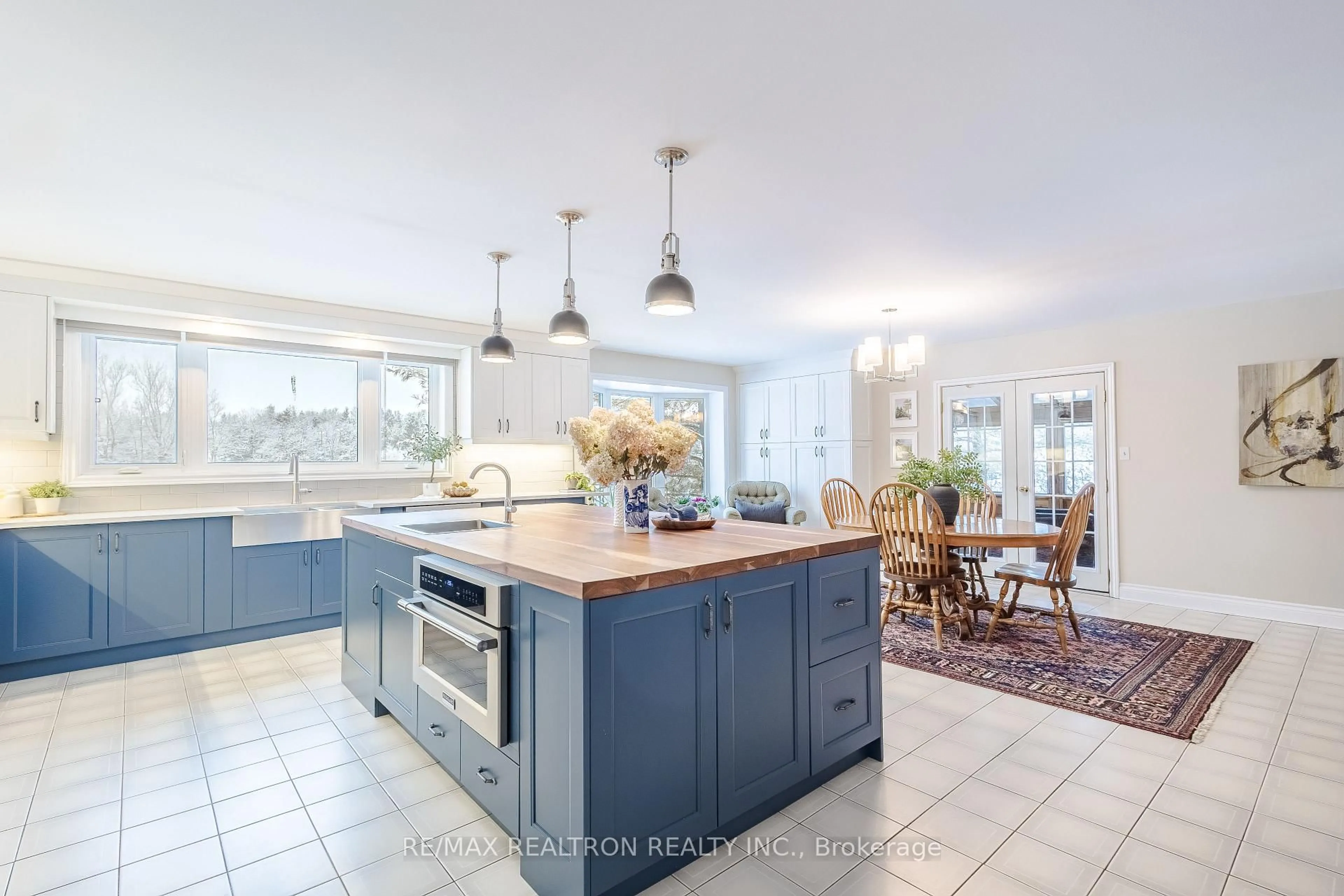 Open concept kitchen, ceramic/tile floor for 240 Webb Rd, Uxbridge Ontario L4A 7X4