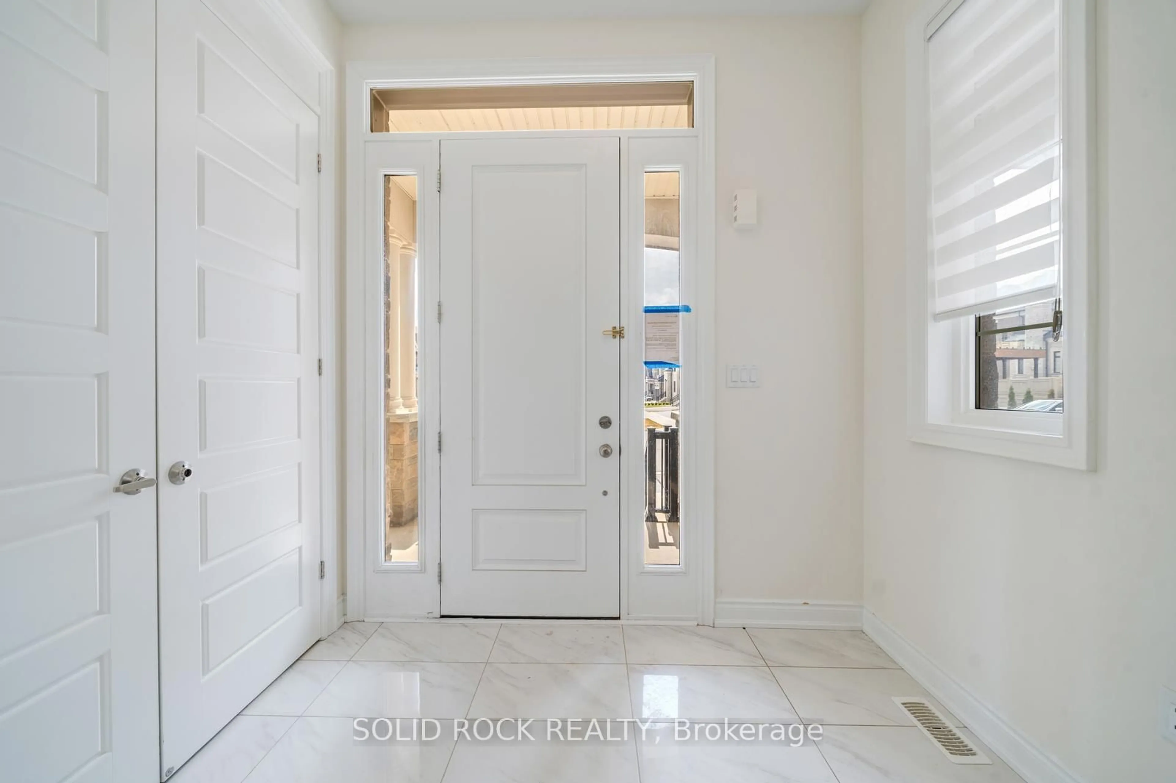 Indoor entryway for 59 Luang St, Vaughan Ontario L4H 4W5