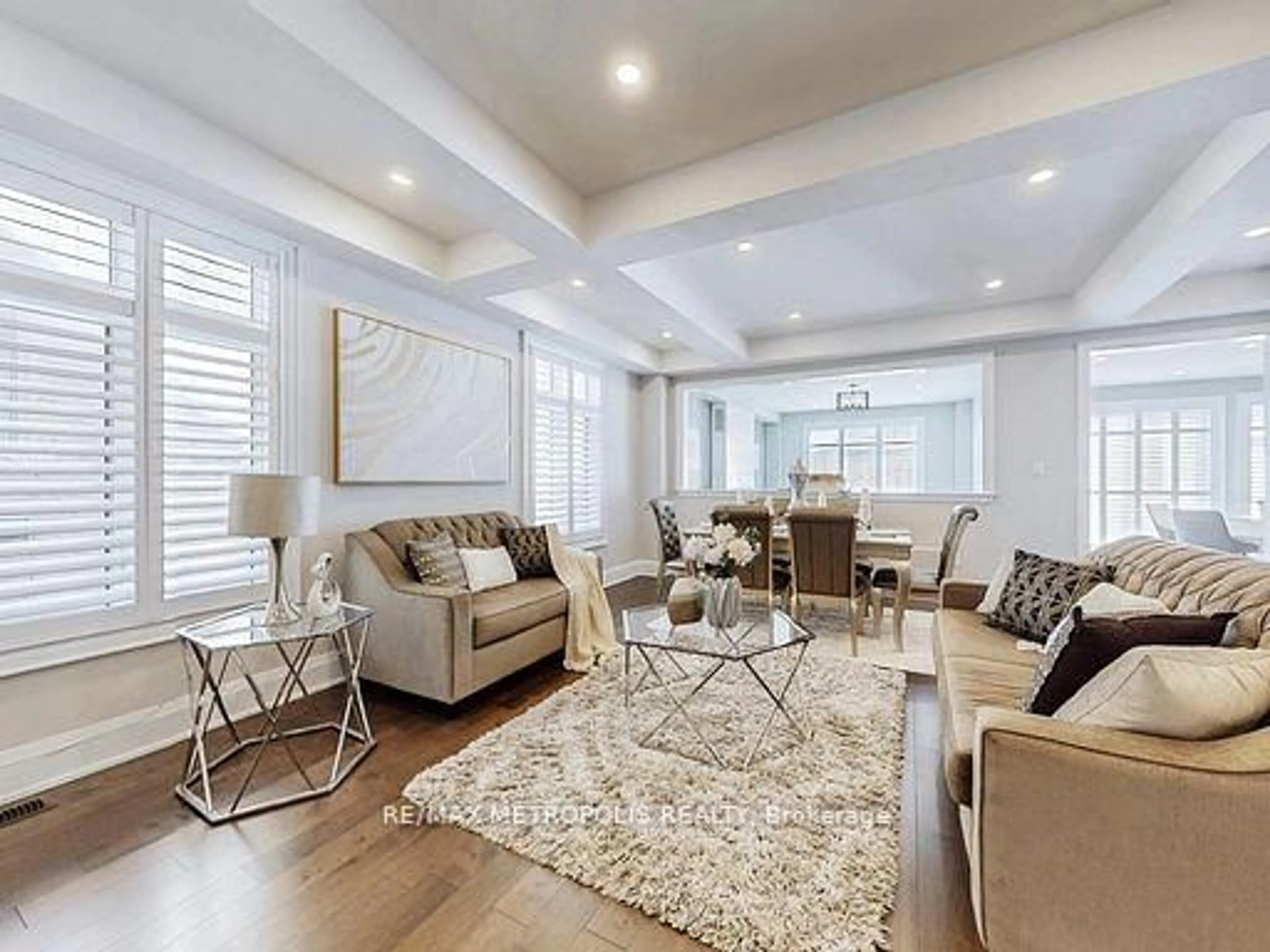 Living room with furniture, unknown for 126 Silk Twist Dr, East Gwillimbury Ontario L9N 0W1