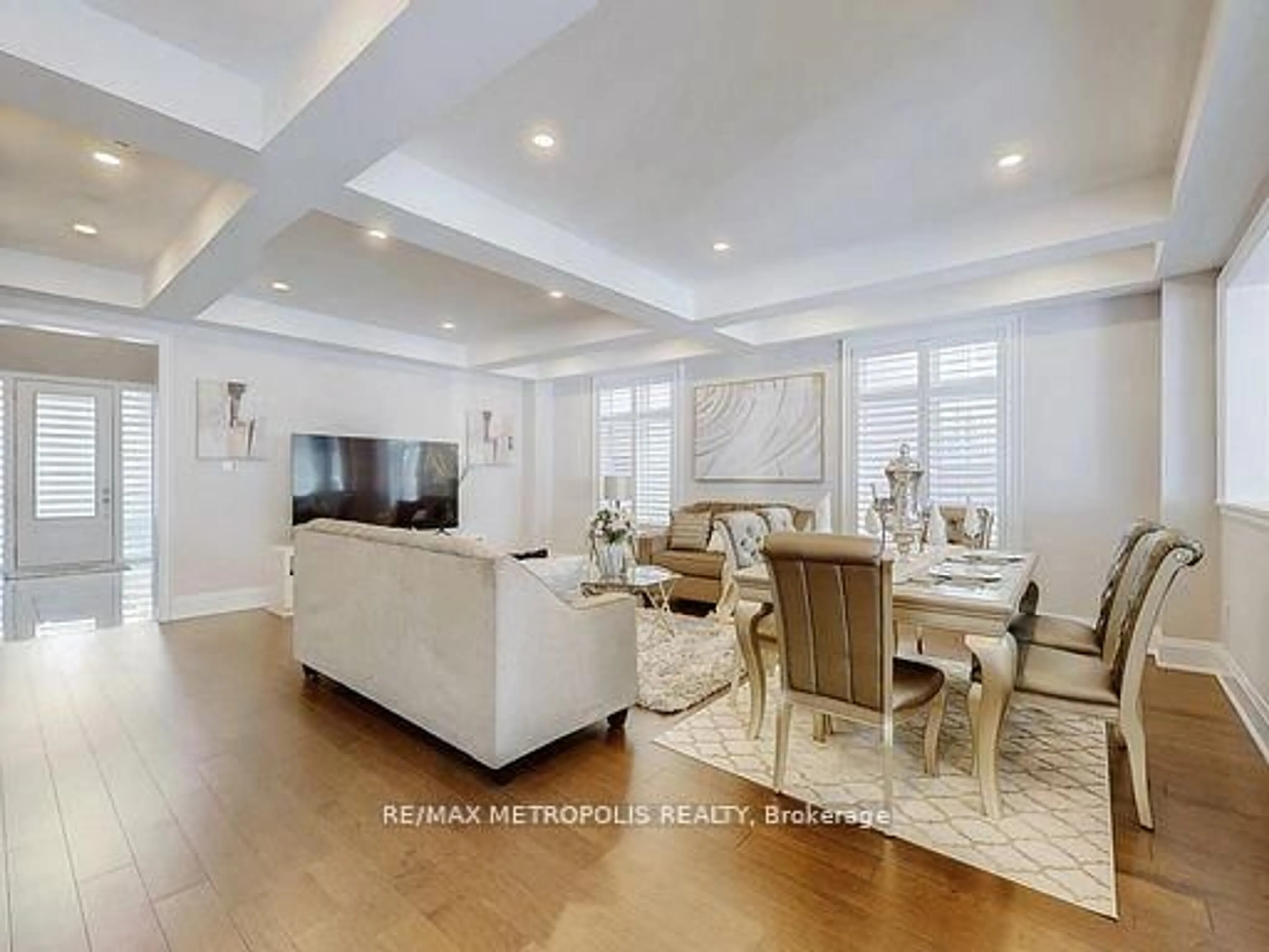 Living room with furniture, unknown for 126 Silk Twist Dr, East Gwillimbury Ontario L9N 0W1