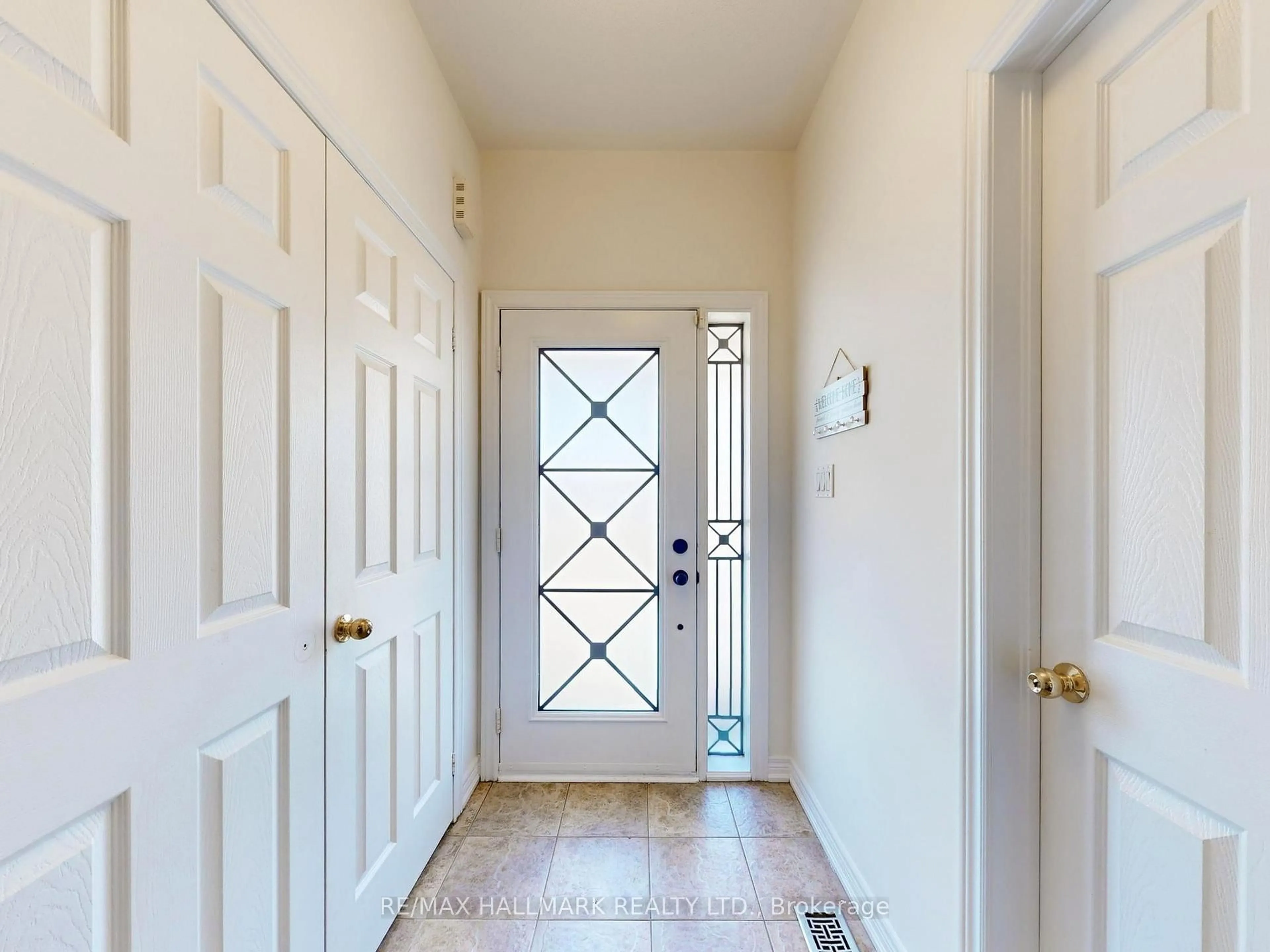 Indoor entryway for 39 Retreat Blvd, Vaughan Ontario L4H 0C1