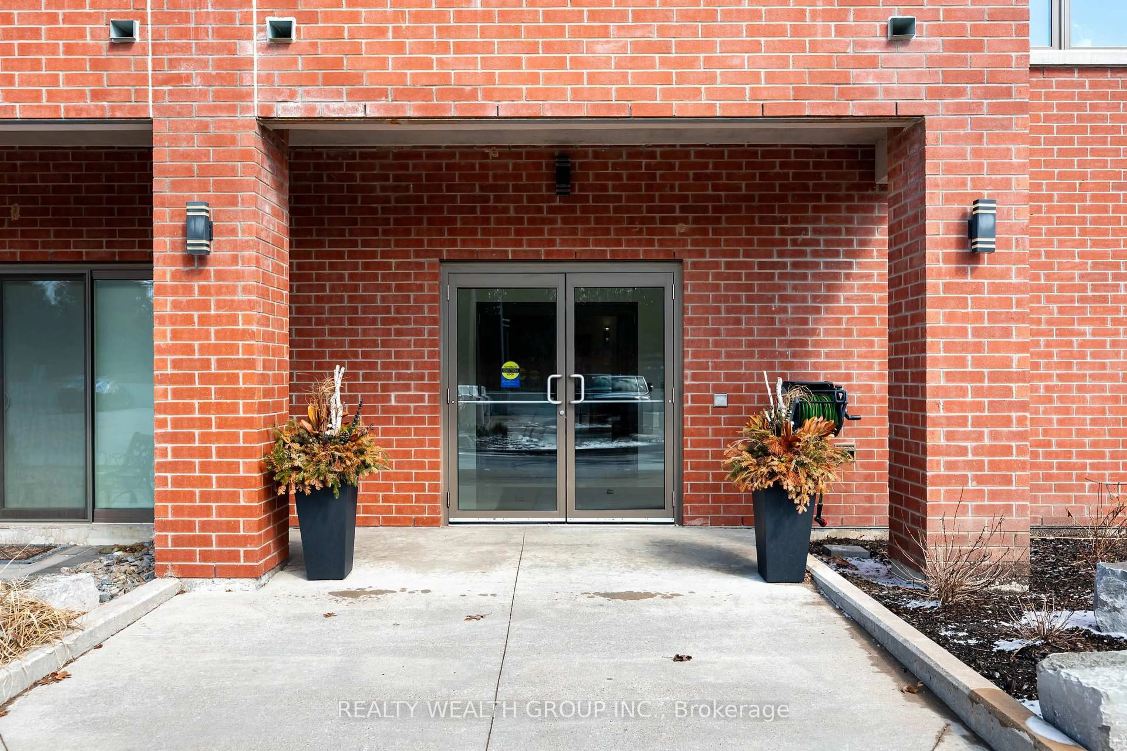 Unknown for 64 Queen St #608, New Tecumseth Ontario L0G 1N0