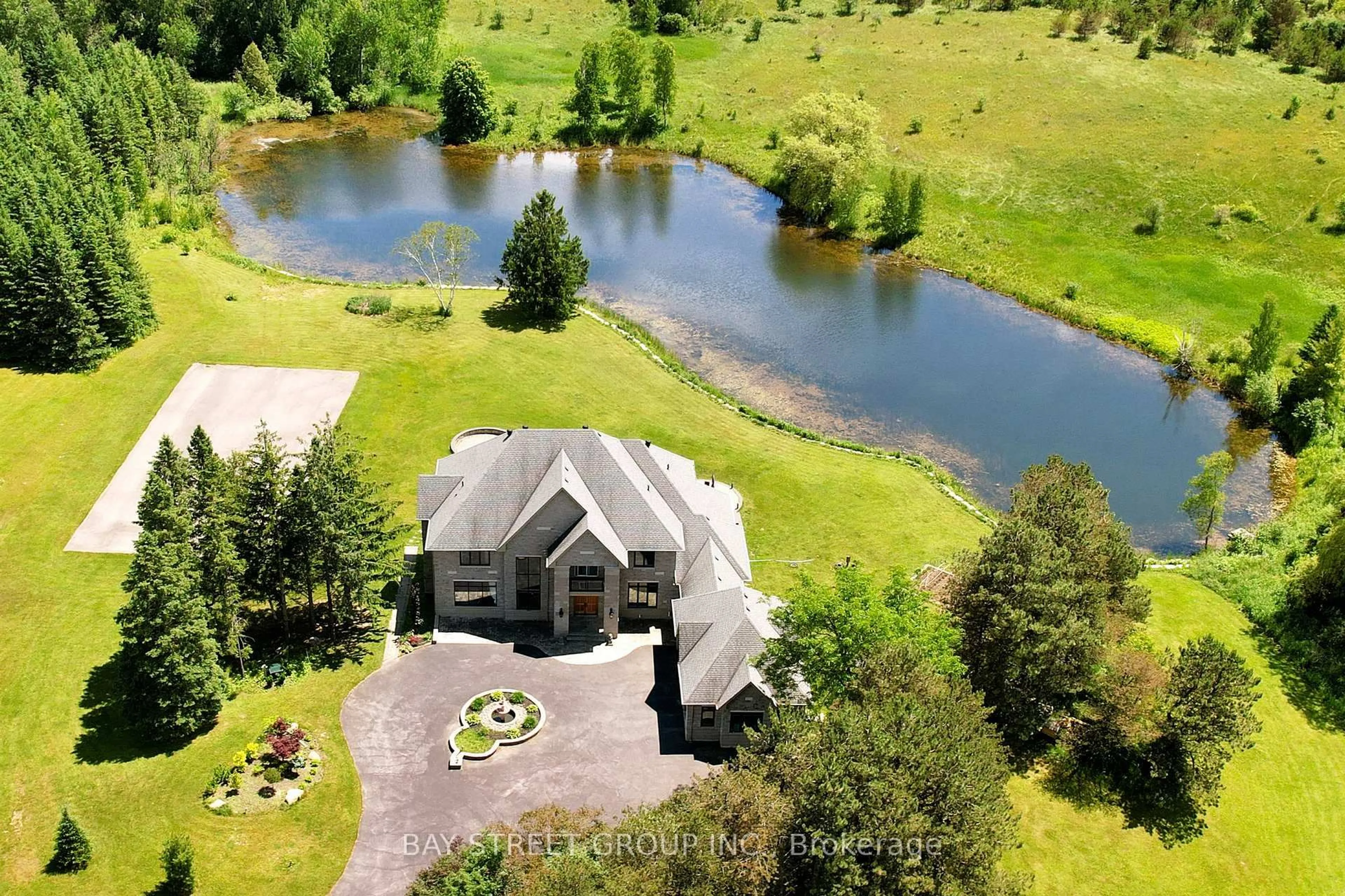 A pic from outside/outdoor area/front of a property/back of a property/a pic from drone, water/lake/river/ocean view for 3141 Vivian Rd, Whitchurch-Stouffville Ontario L3Y 4W1