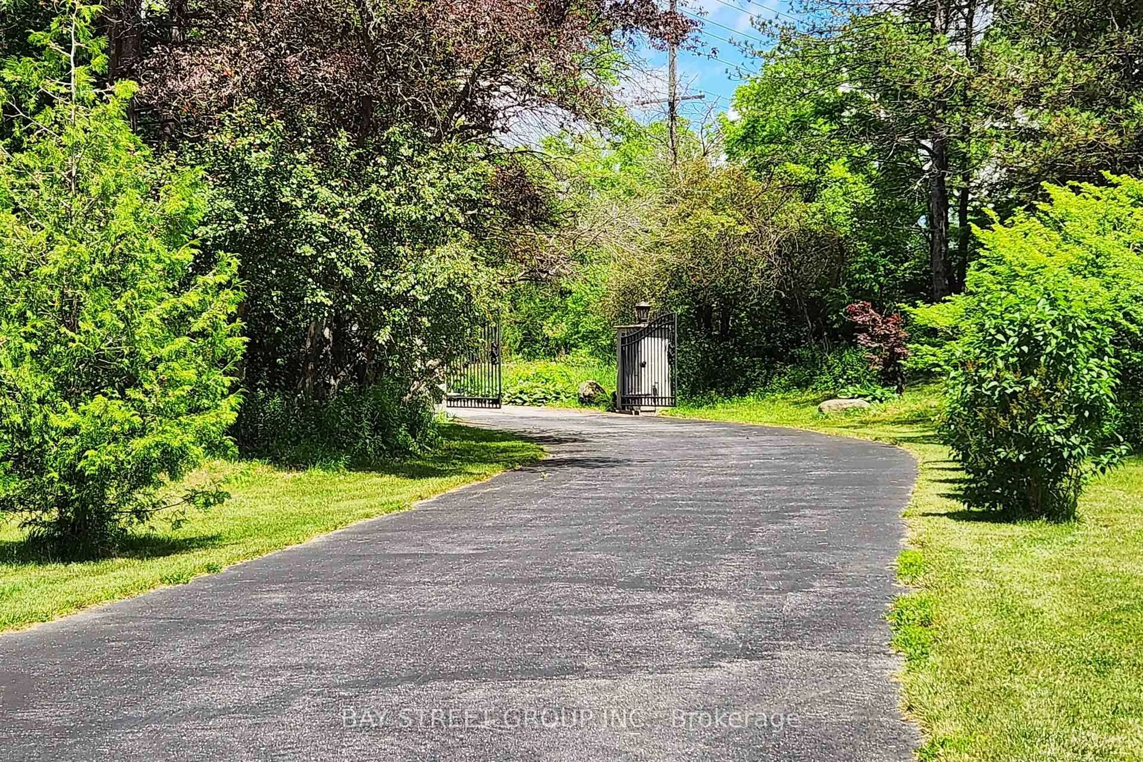 A pic from outside/outdoor area/front of a property/back of a property/a pic from drone, street for 3141 Vivian Rd, Whitchurch-Stouffville Ontario L3Y 4W1