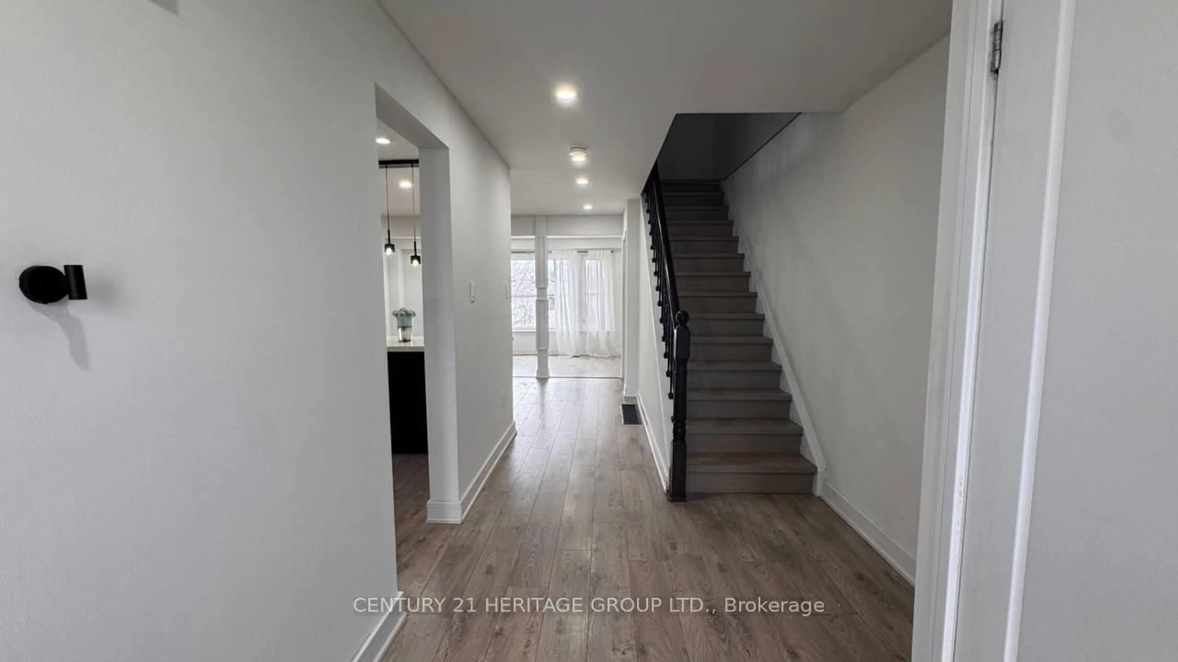 Unknown for 735 Pam Cres, Newmarket Ontario L3Y 5B7