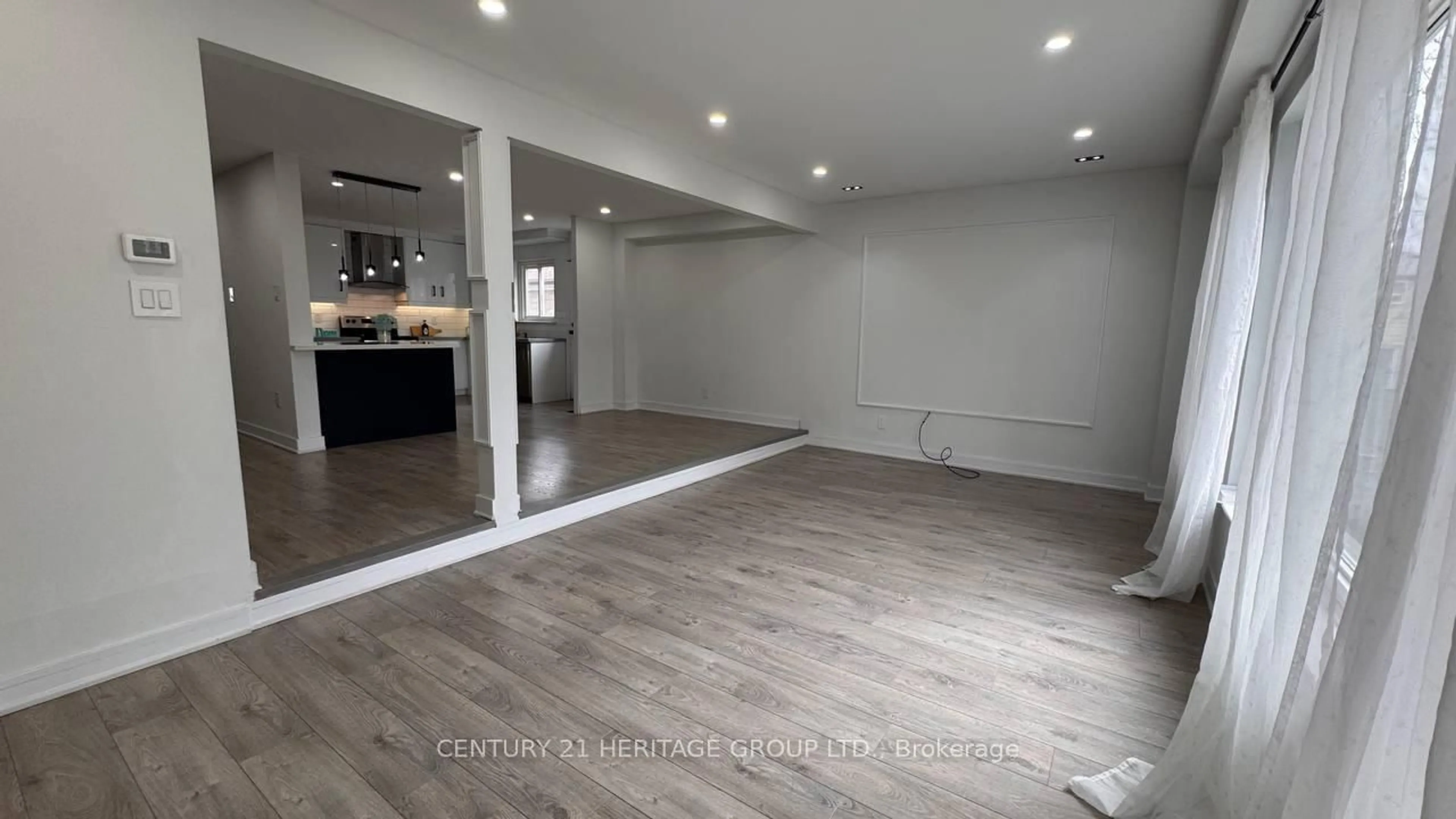 A pic of a room for 735 Pam Cres, Newmarket Ontario L3Y 5B7