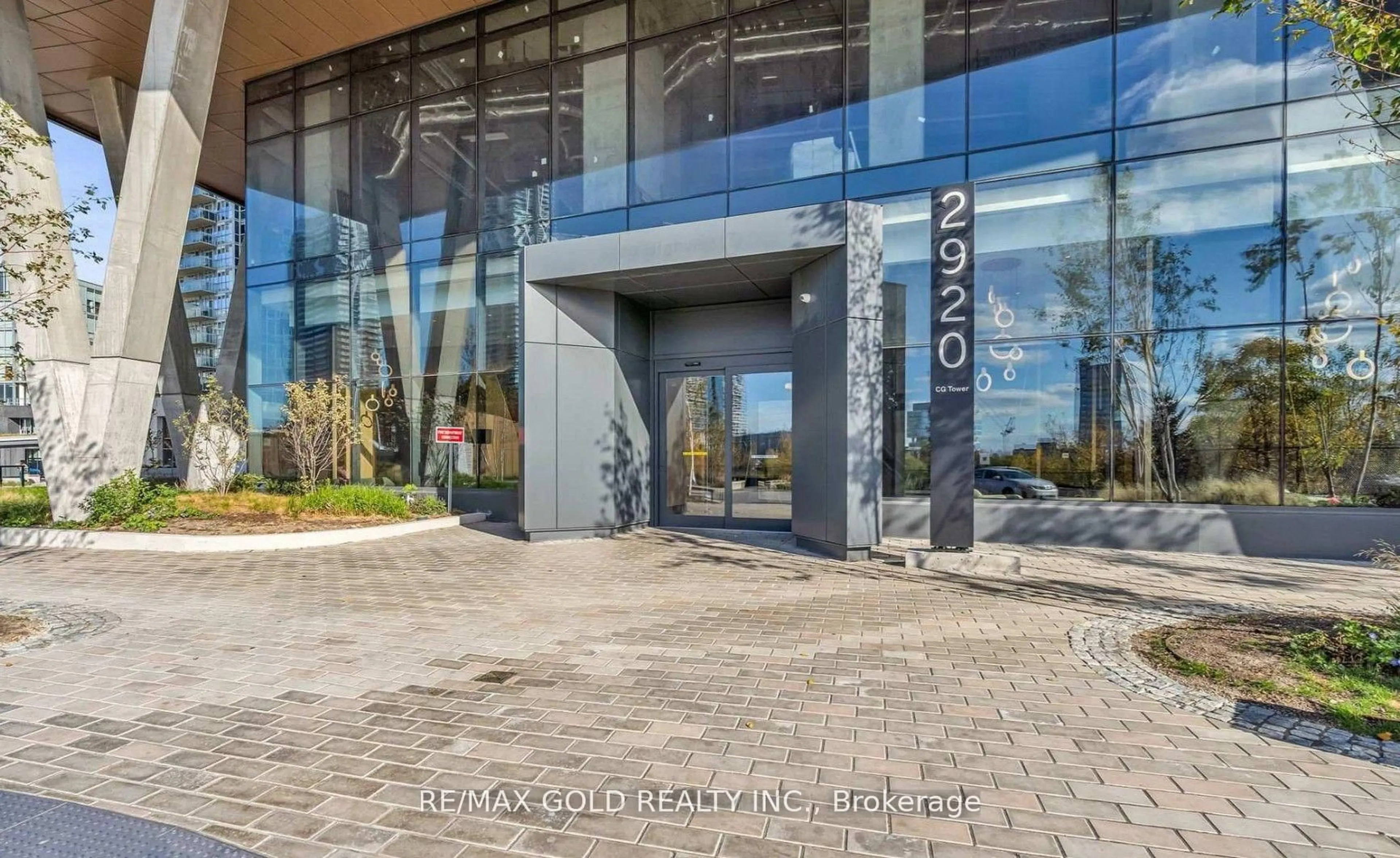 Indoor foyer for 2920 Highway 7 #2701, Vaughan Ontario L4K 0P4