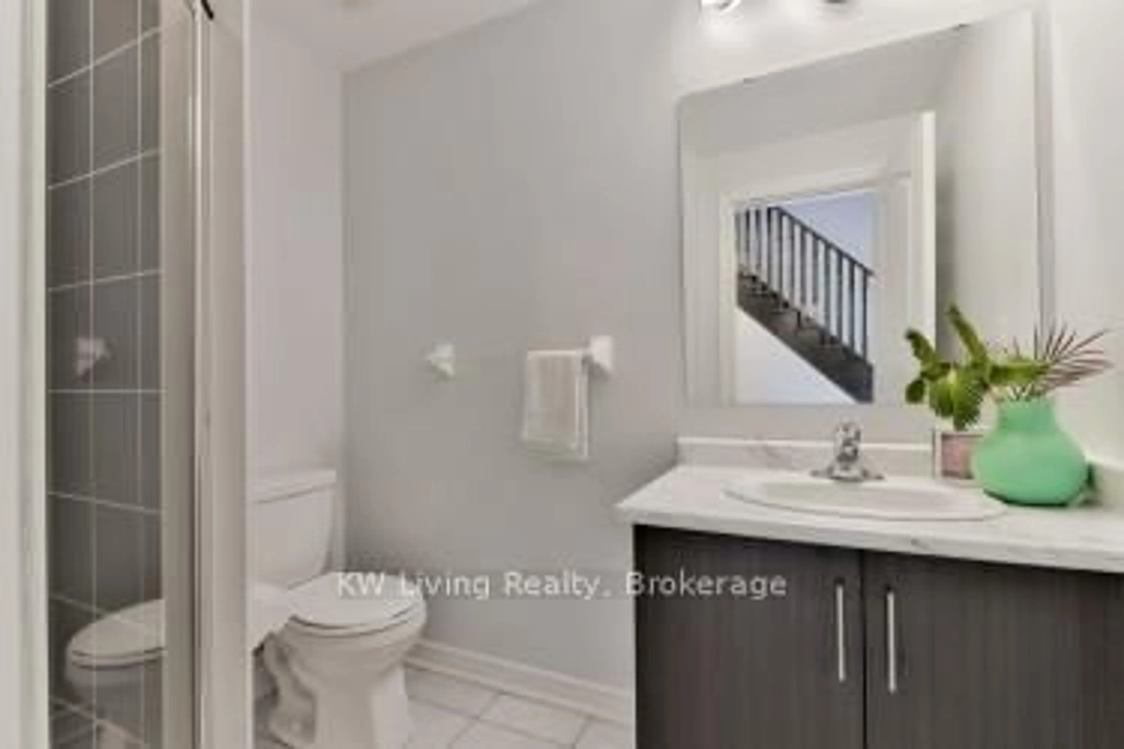 Standard bathroom, ceramic/tile floor for 10373 Woodbine Ave, Markham Ontario L6C 0N9