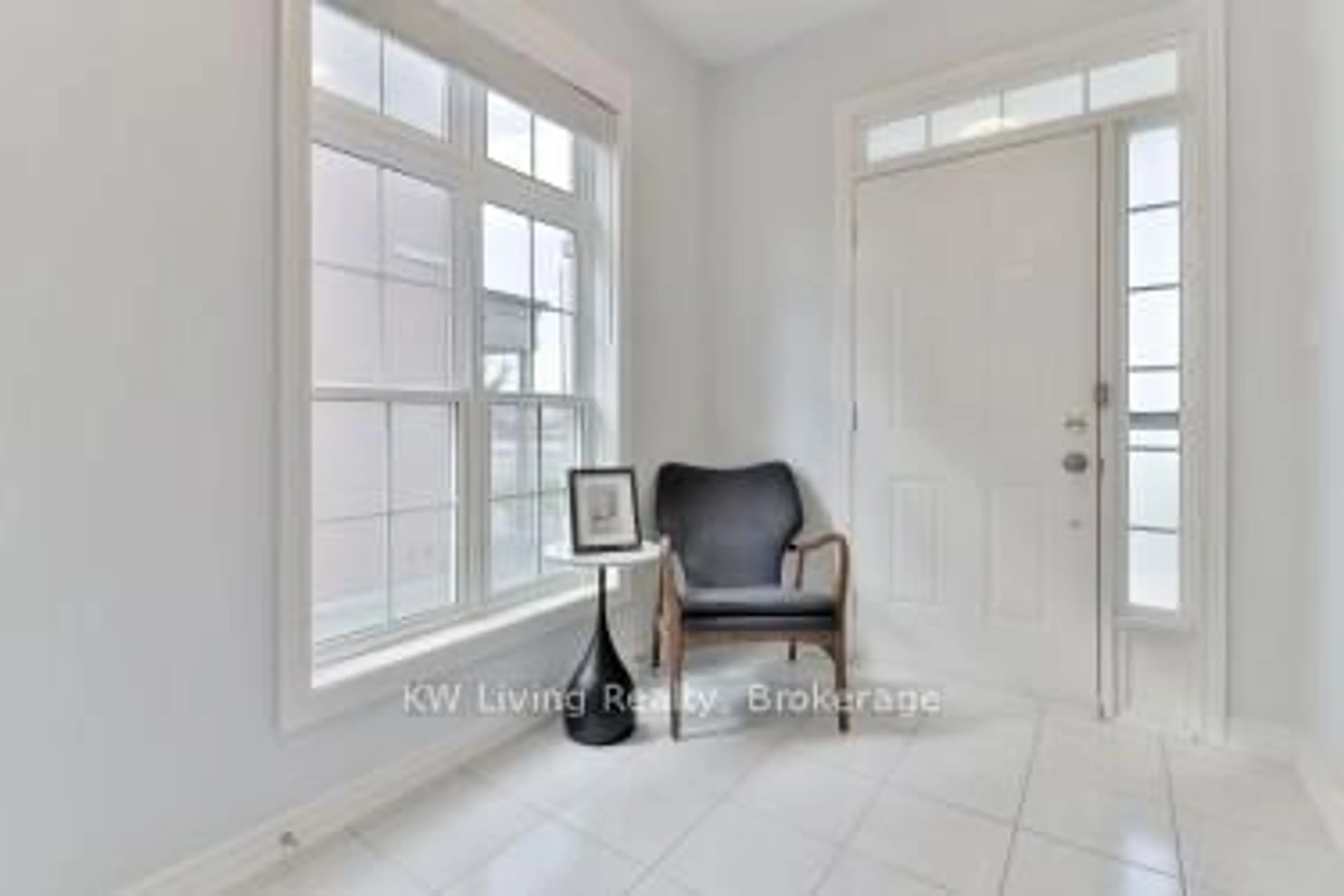 Indoor entryway for 10373 Woodbine Ave, Markham Ontario L6C 0N9