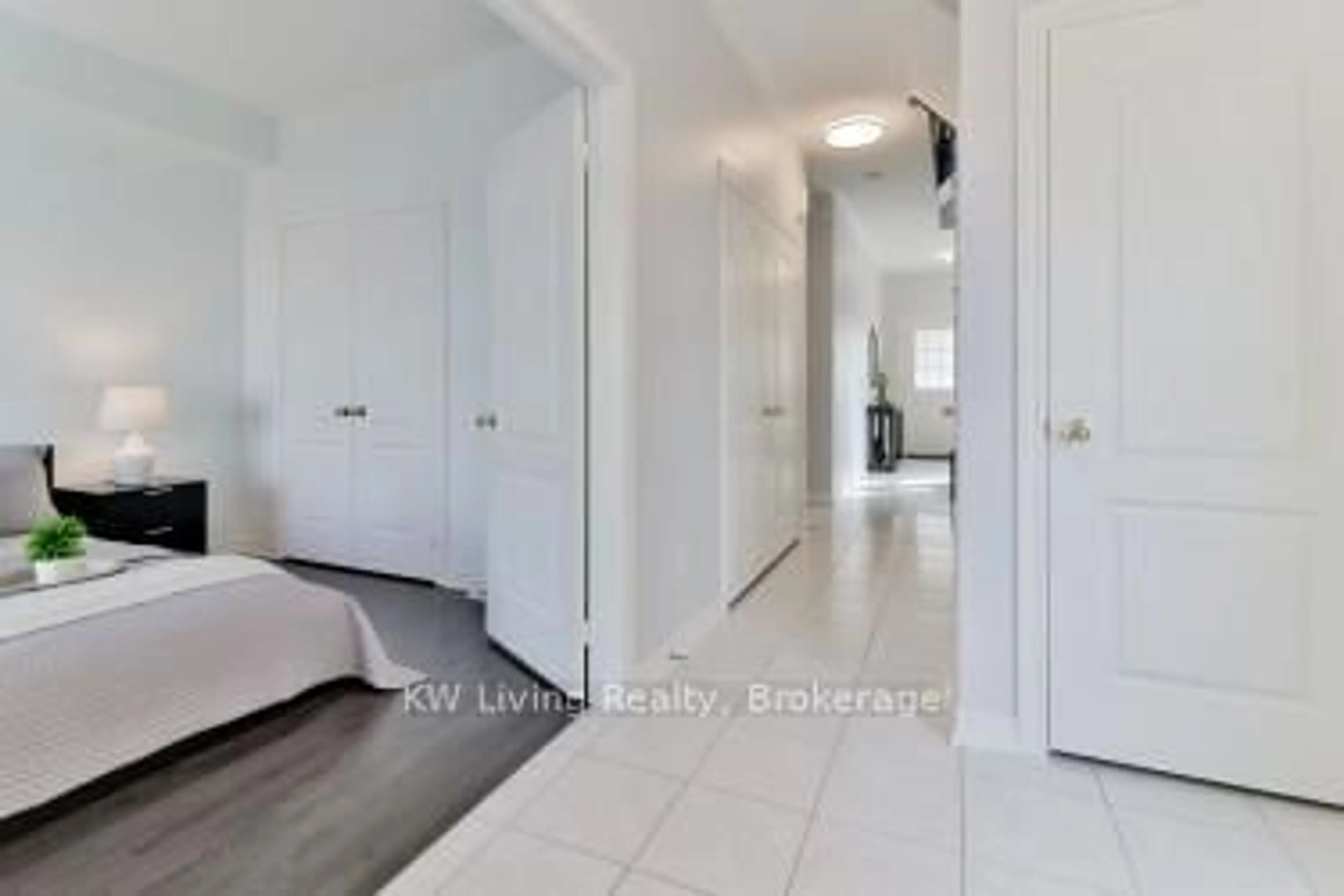 Indoor entryway for 10373 Woodbine Ave, Markham Ontario L6C 0N9