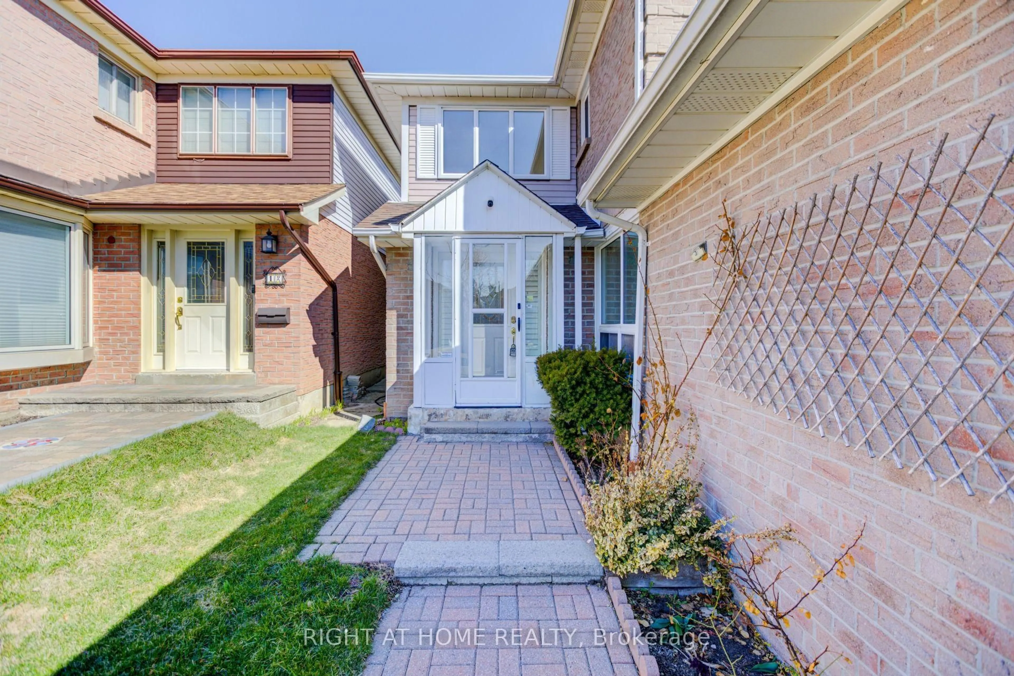 Home with brick exterior material, street for 10 Holm Cres, Markham Ontario L3T 5J3