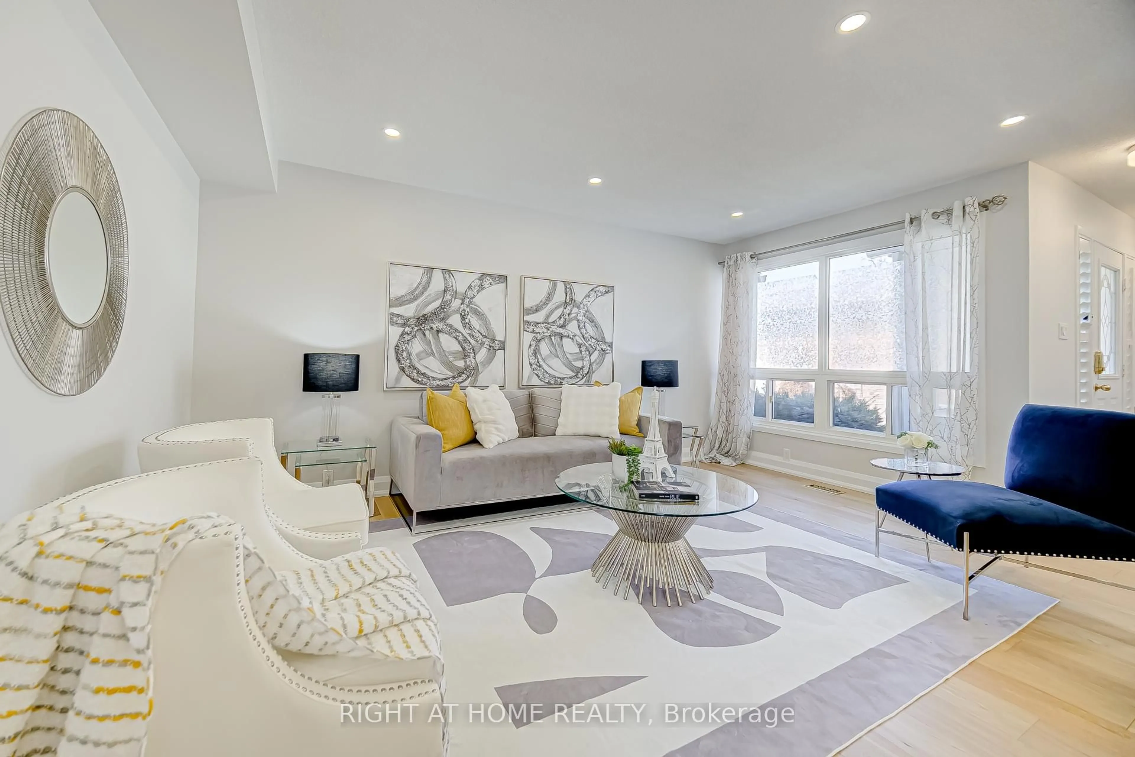 Living room with furniture, unknown for 10 Holm Cres, Markham Ontario L3T 5J3