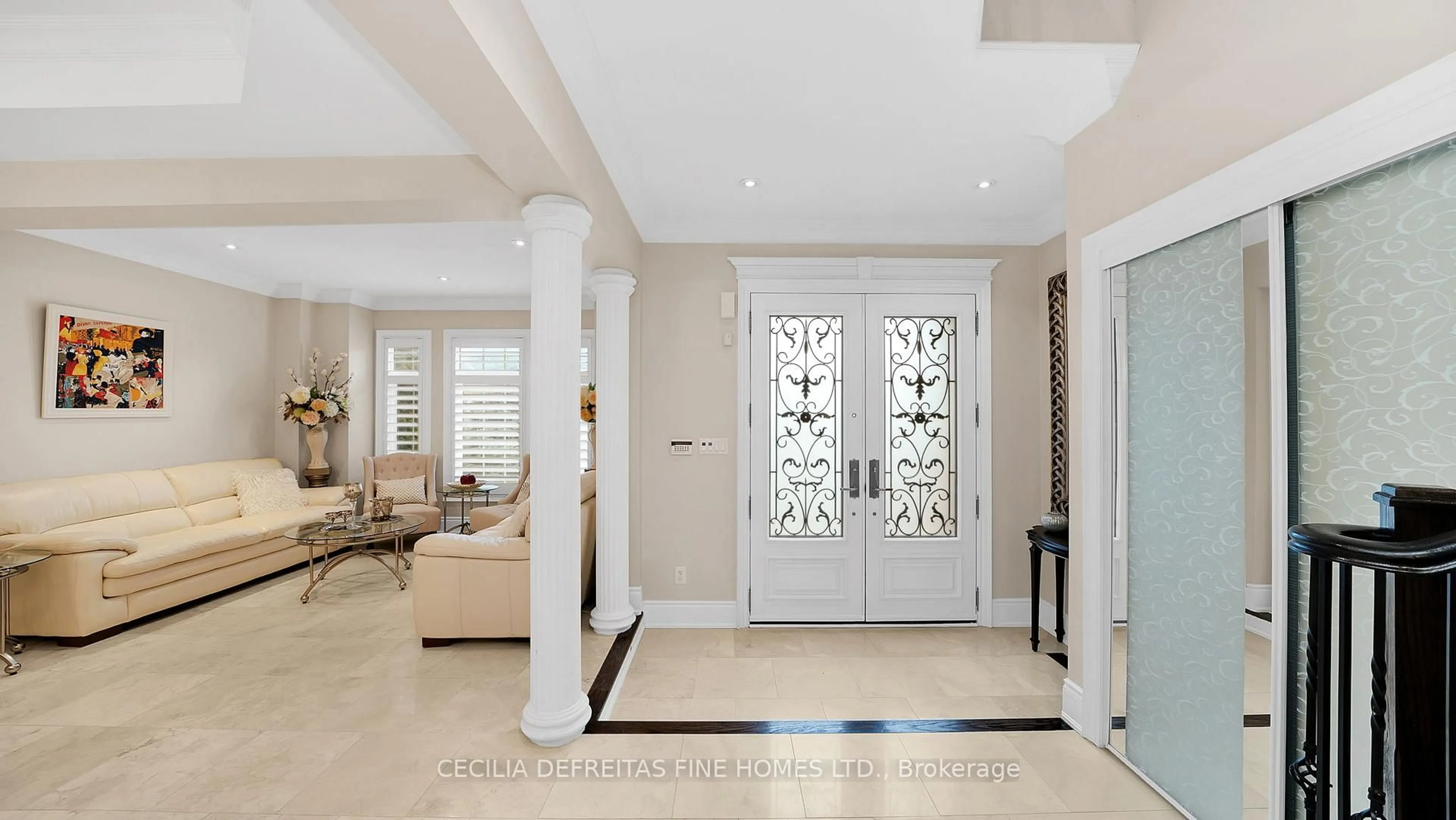 Indoor foyer for 328 St. Urbain Dr, Vaughan Ontario L4H 0M3