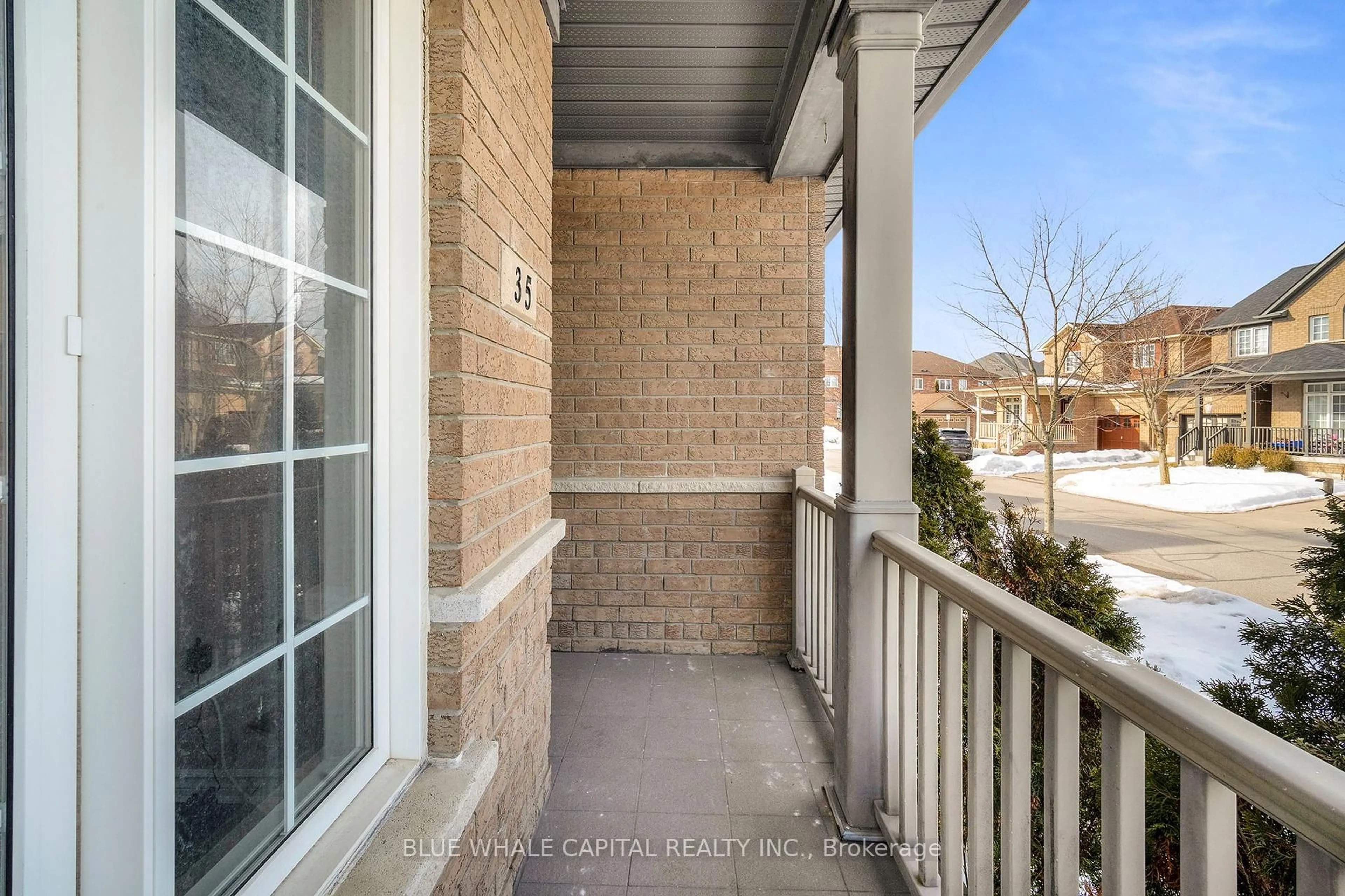 Indoor entryway for 35 Rainbow Valley Cres, Markham Ontario L6E 1M1