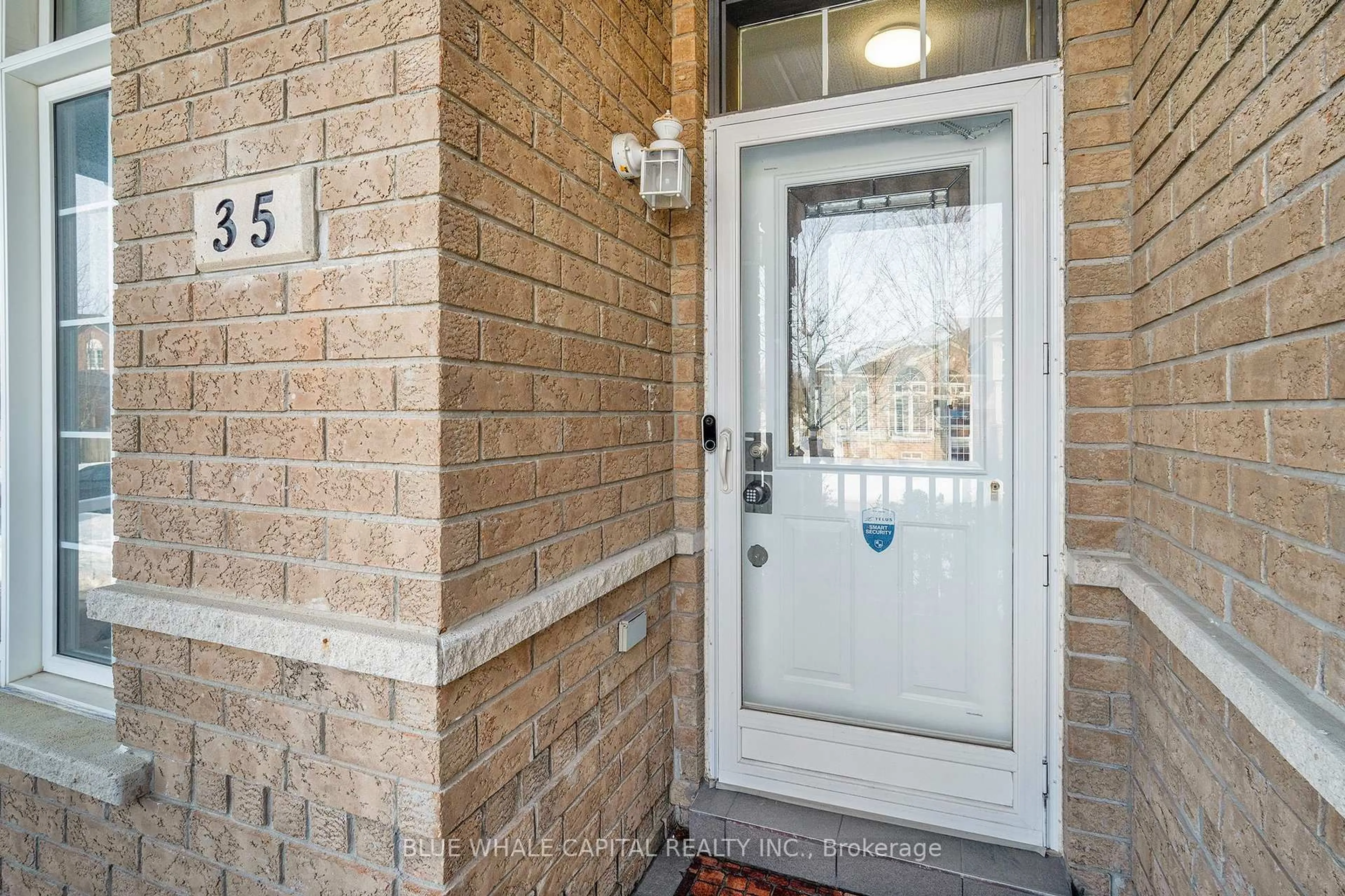 Indoor entryway for 35 Rainbow Valley Cres, Markham Ontario L6E 1M1