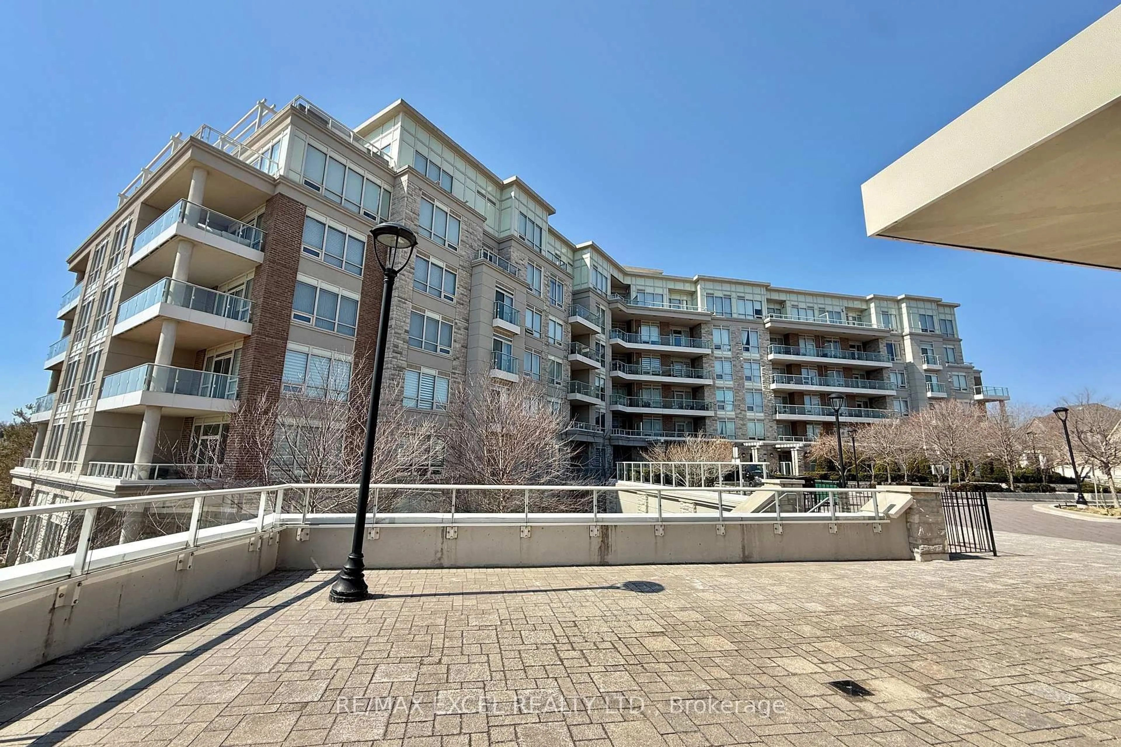 Patio, unknown for 9 Stollery Pond Cres #208, Markham Ontario L6C 1K4