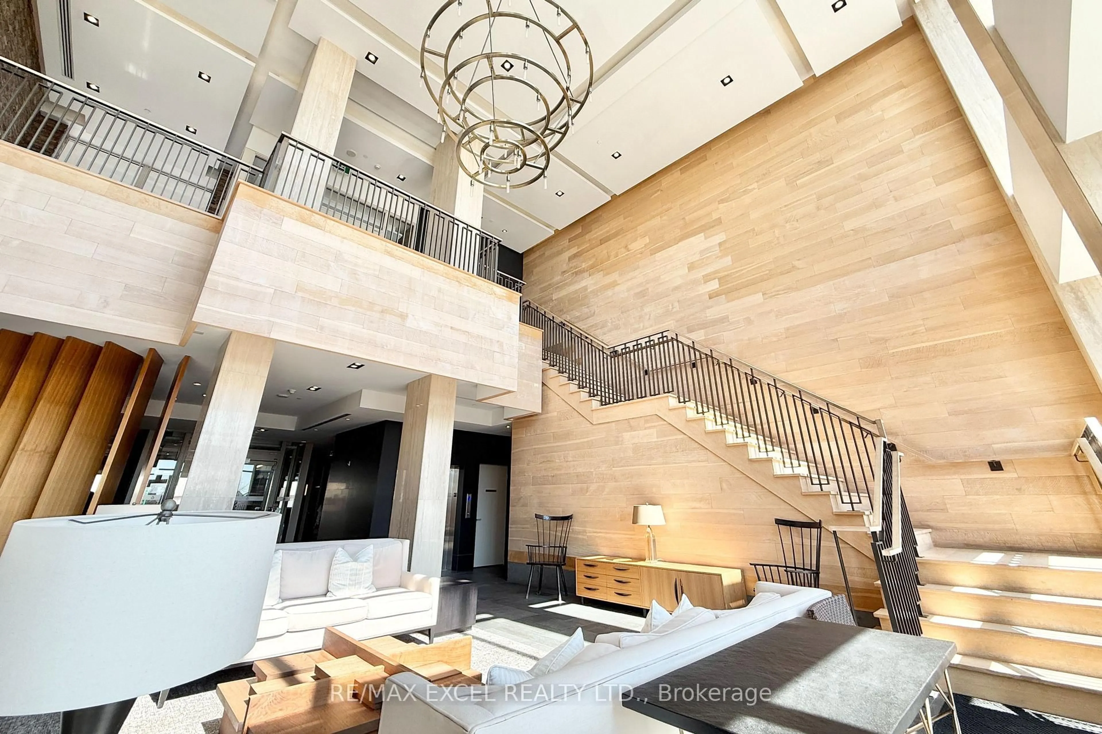 Indoor foyer for 9 Stollery Pond Cres #208, Markham Ontario L6C 1K4