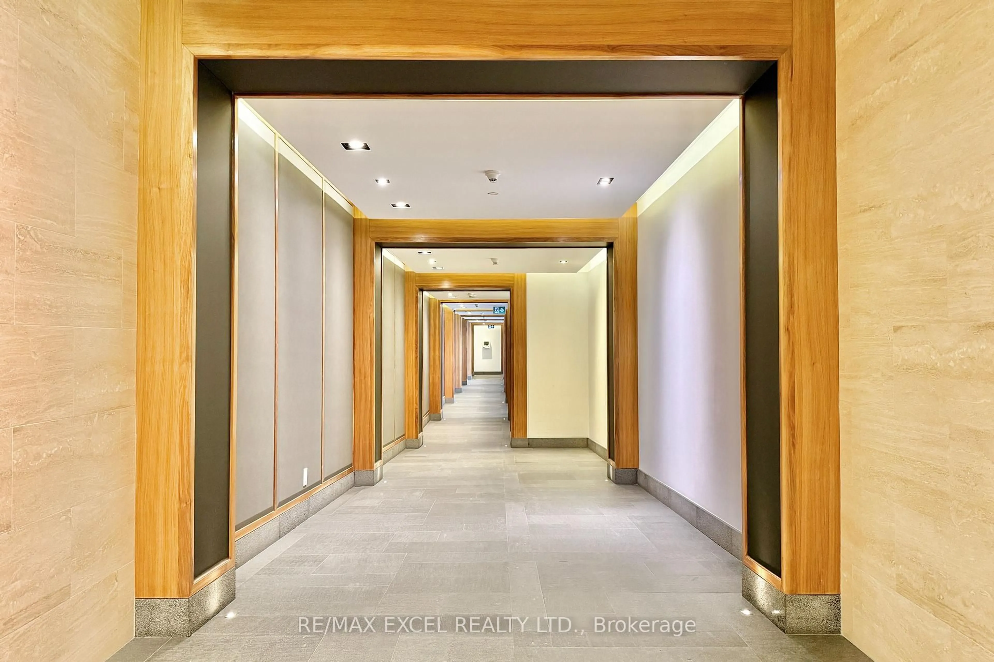 Indoor foyer for 9 Stollery Pond Cres #208, Markham Ontario L6C 1K4