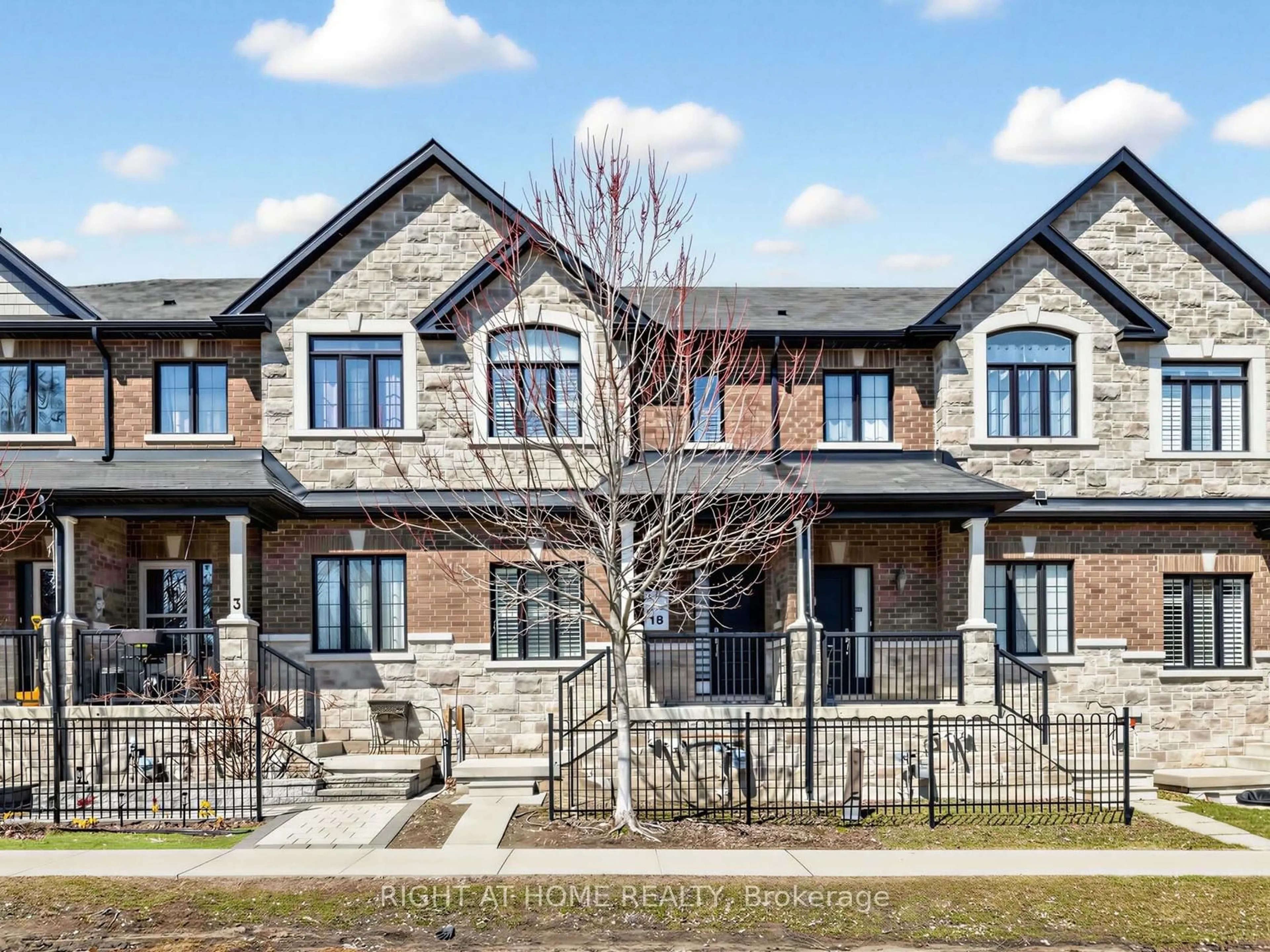 Home with brick exterior material, street for 5 Zenyatta Lane, East Gwillimbury Ontario L9N 1A0