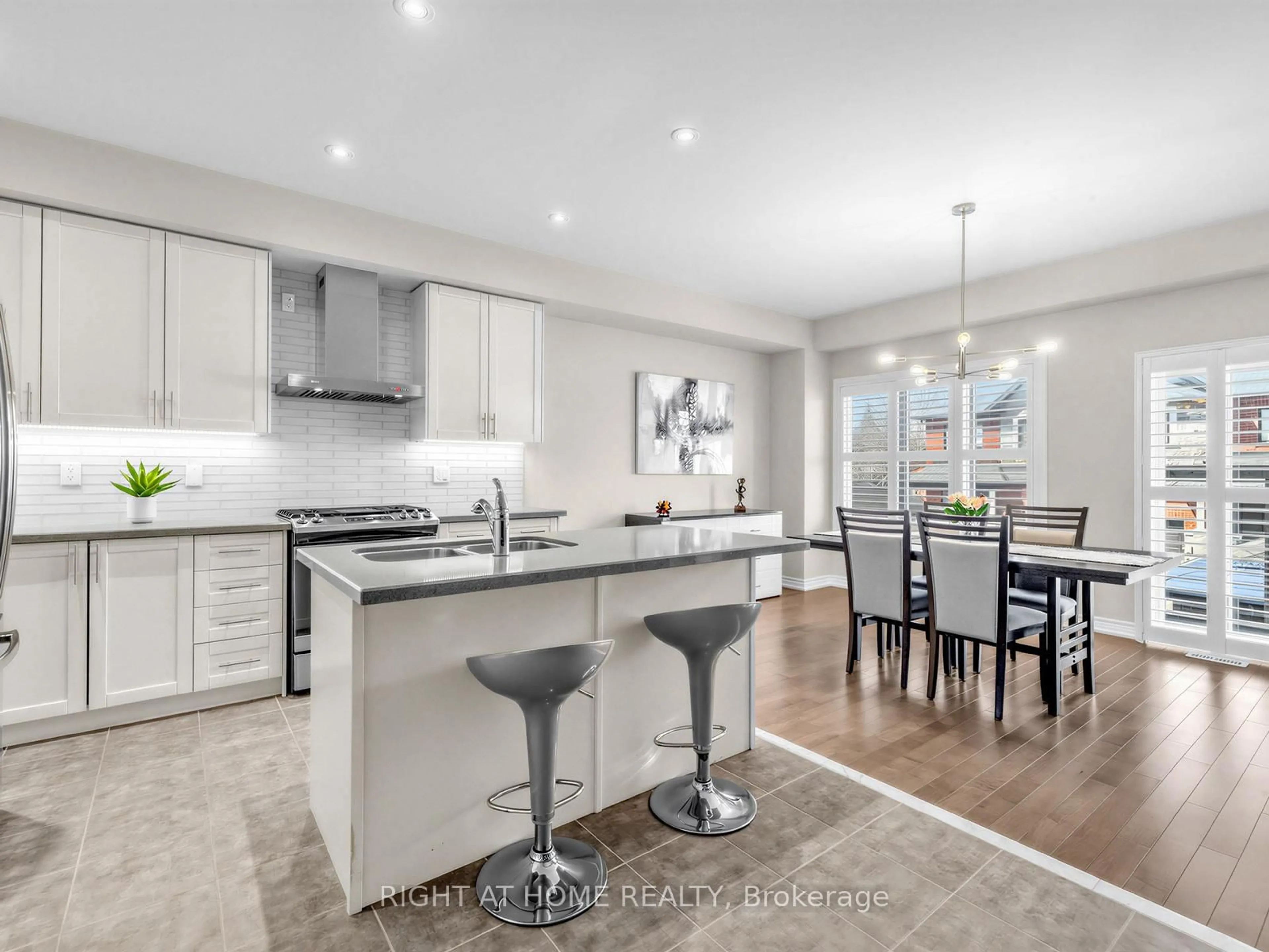 Open concept kitchen, unknown for 5 Zenyatta Lane, East Gwillimbury Ontario L9N 1A0