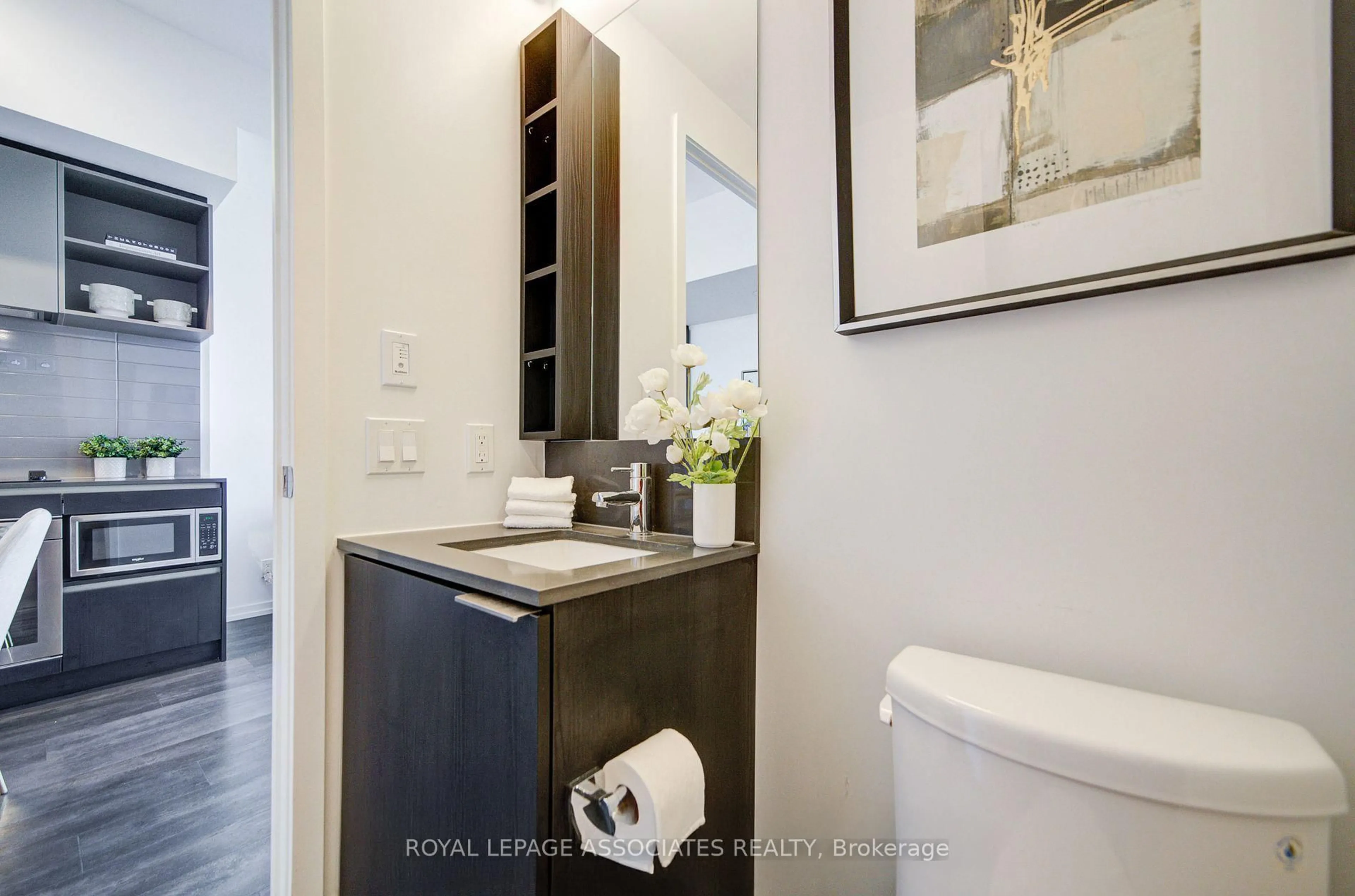 Contemporary bathroom, ceramic/tile floor for 1000 Portage Pkwy #1712, Vaughan Ontario L4K 0L1