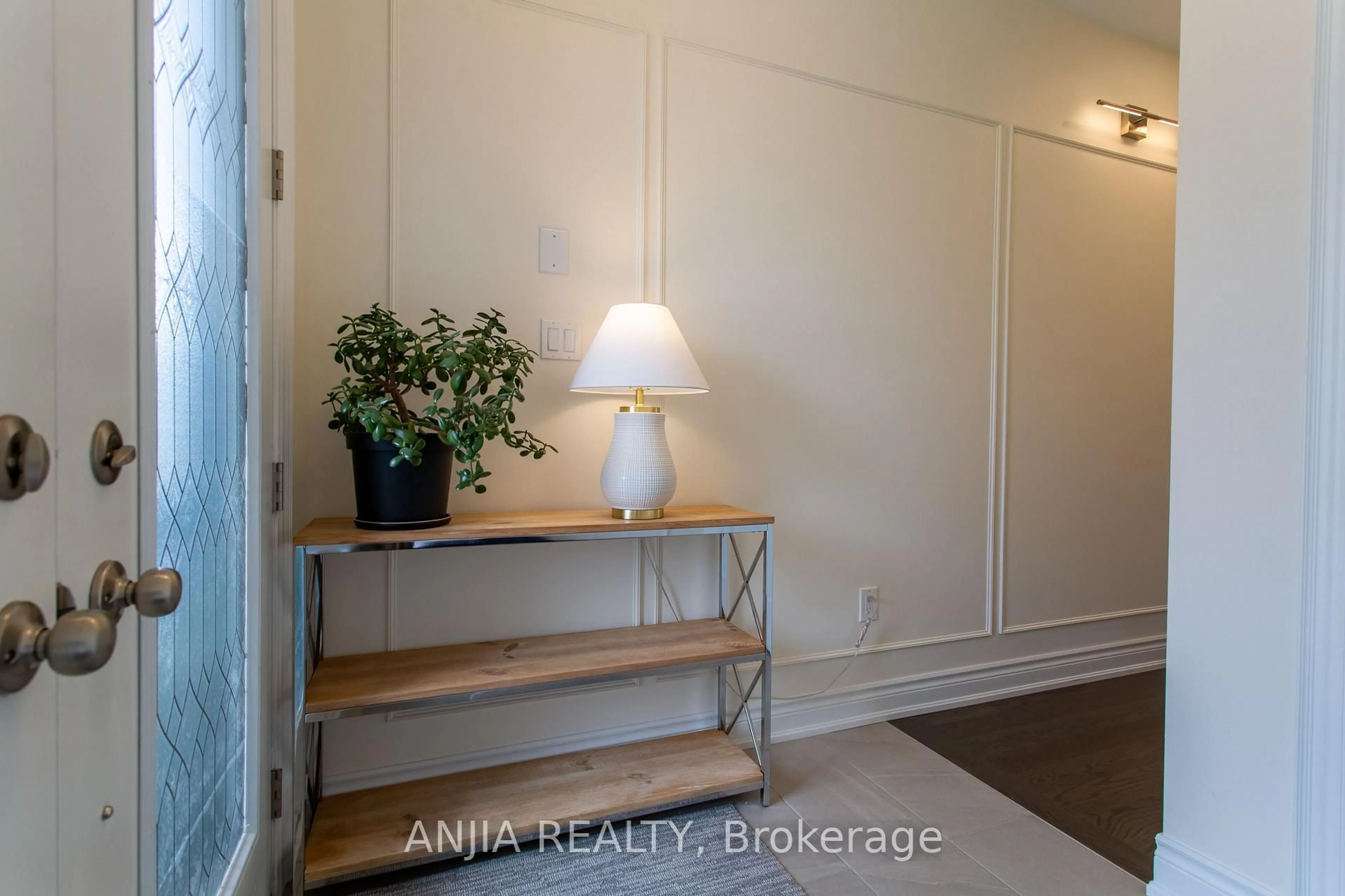 Indoor entryway for 9 MACE Ave, Richmond Hill Ontario L4E 1K8