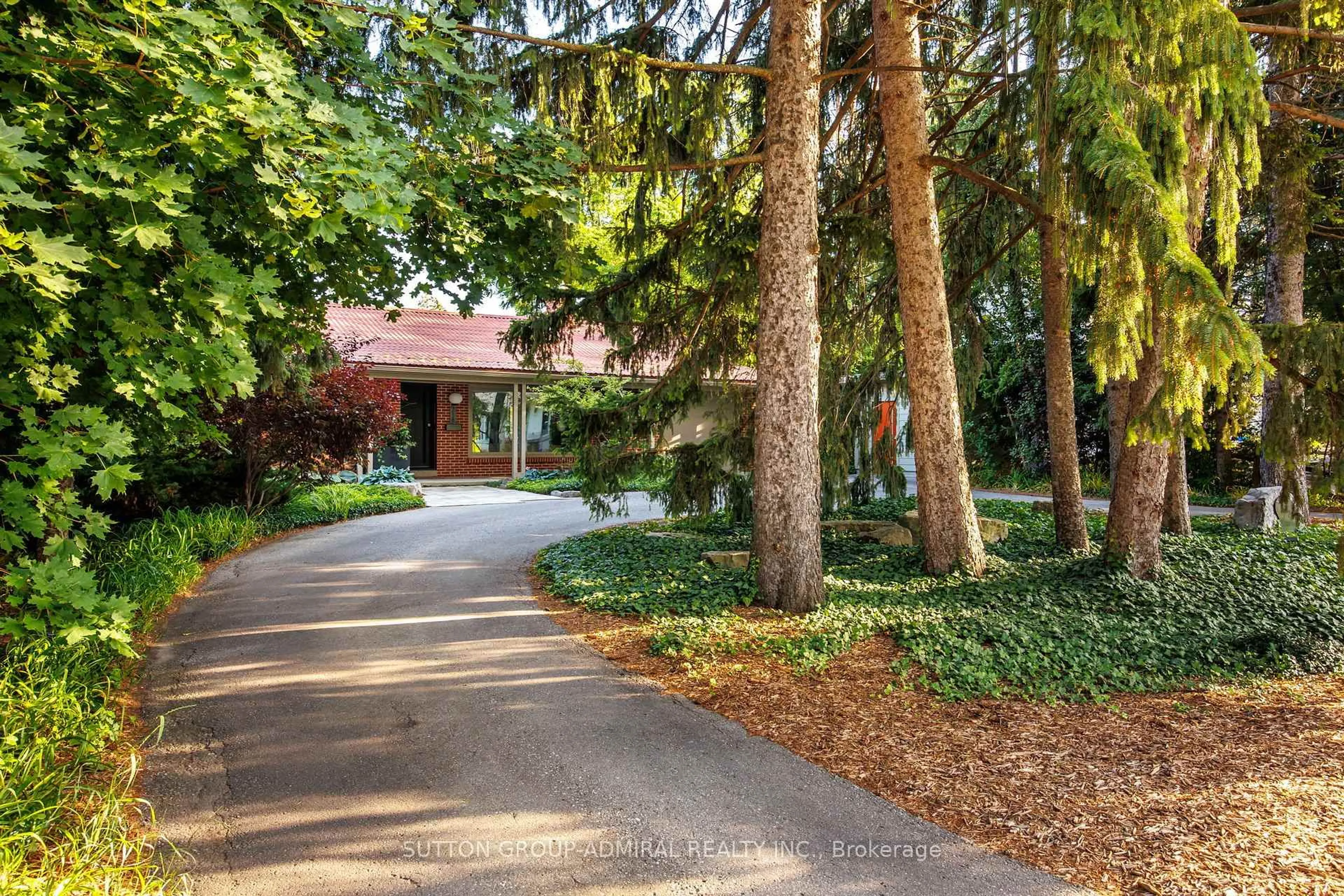 Indoor foyer for 238 Mill St, Richmond Hill Ontario L4C 4B3