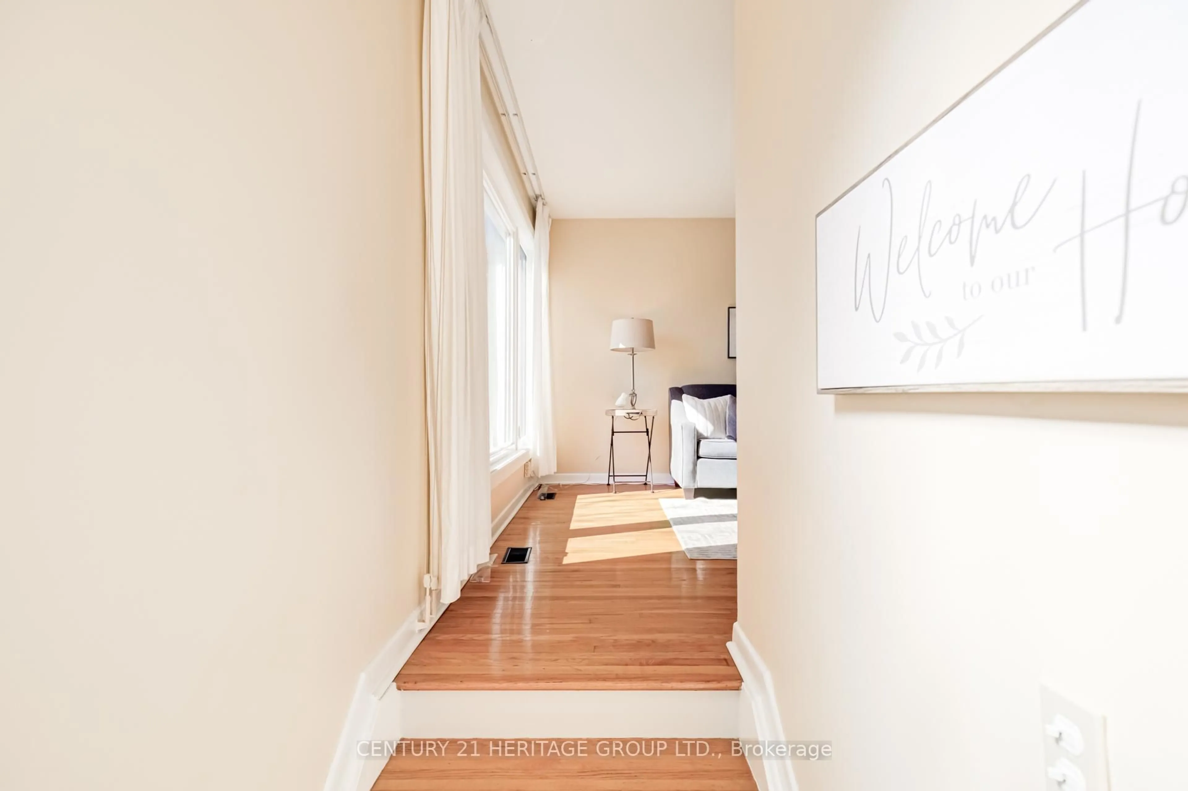 Indoor entryway for 245 Browndale Cres, Richmond Hill Ontario L4C 3H9