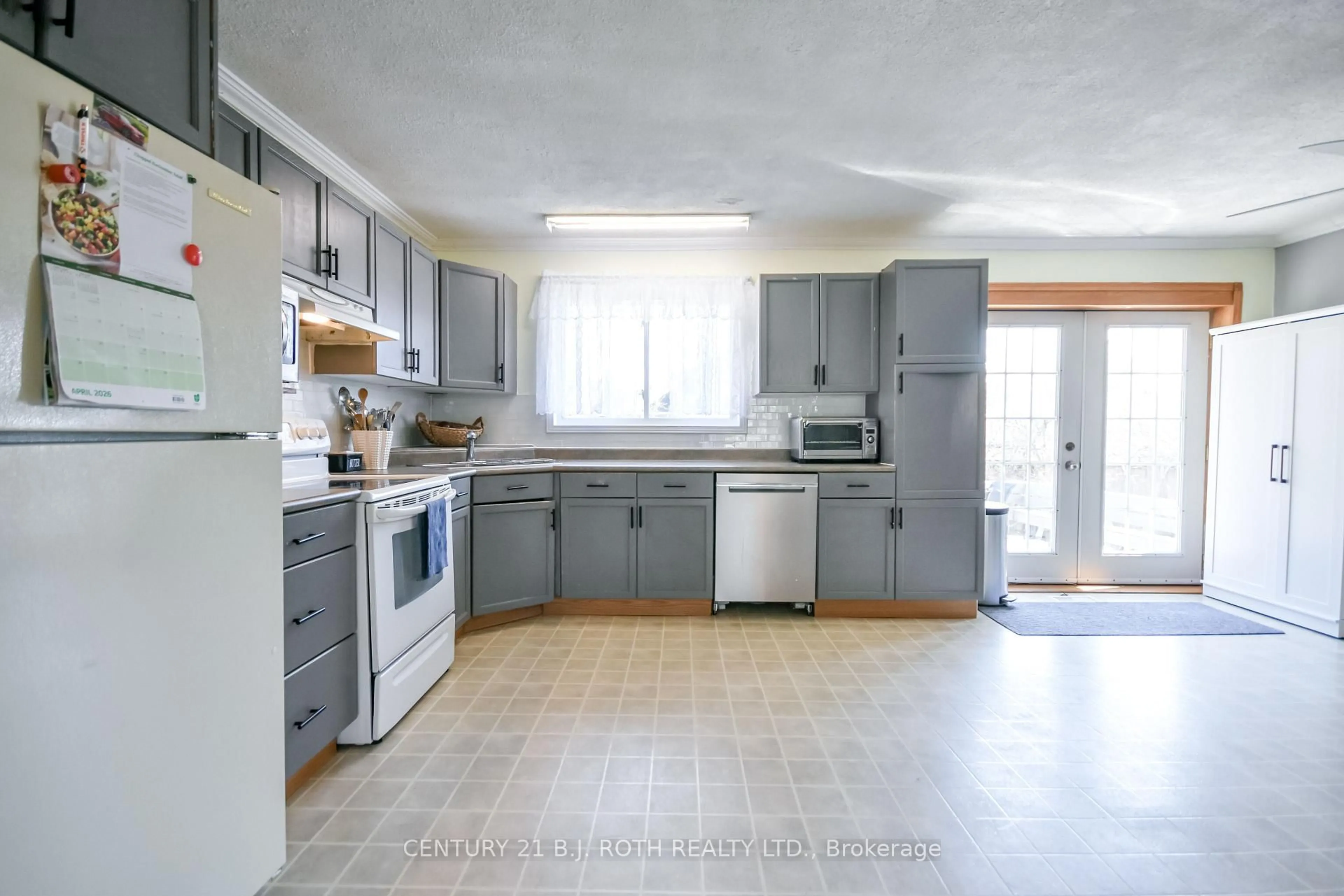 Standard kitchen, unknown for 3039 Poplar Rd, Innisfil Ontario L9S 2J9