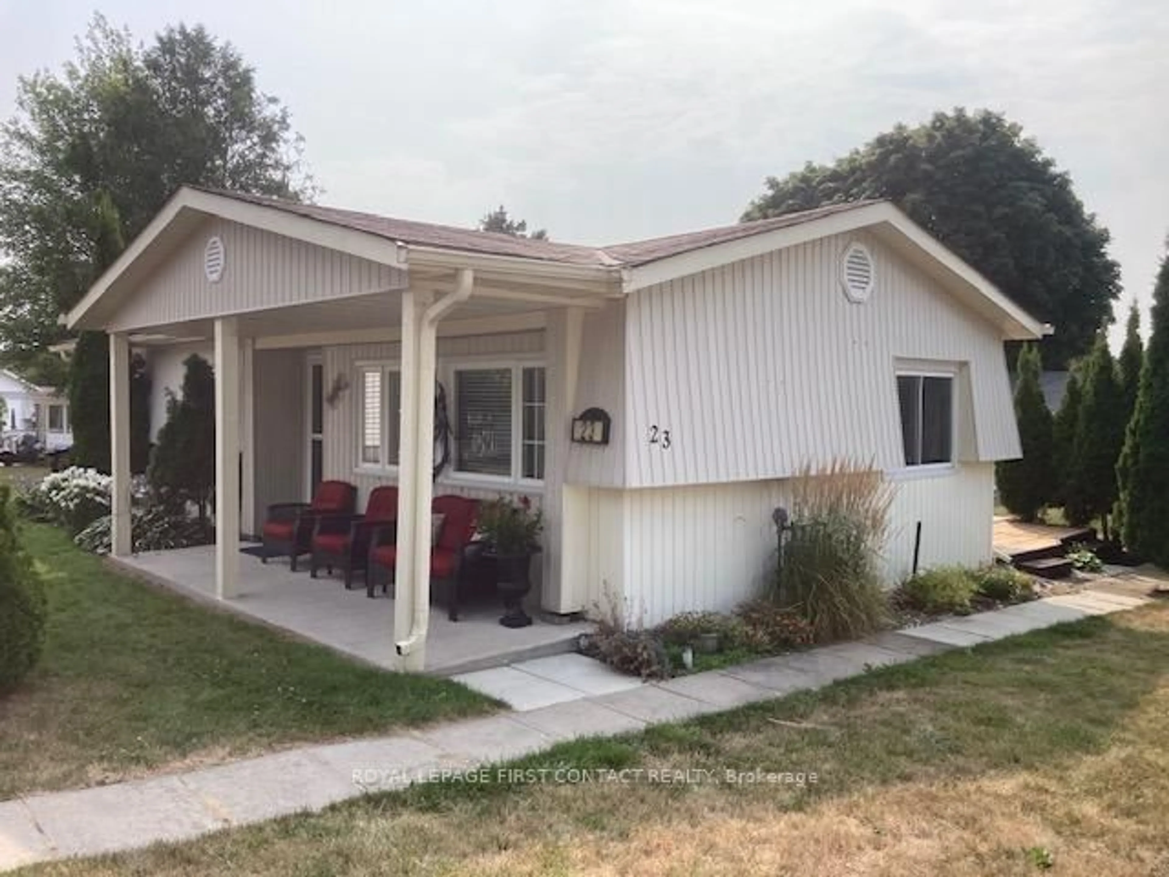 Home with vinyl exterior material, street for 23 Mimosa Cres, Innisfil Ontario L9S 1P9