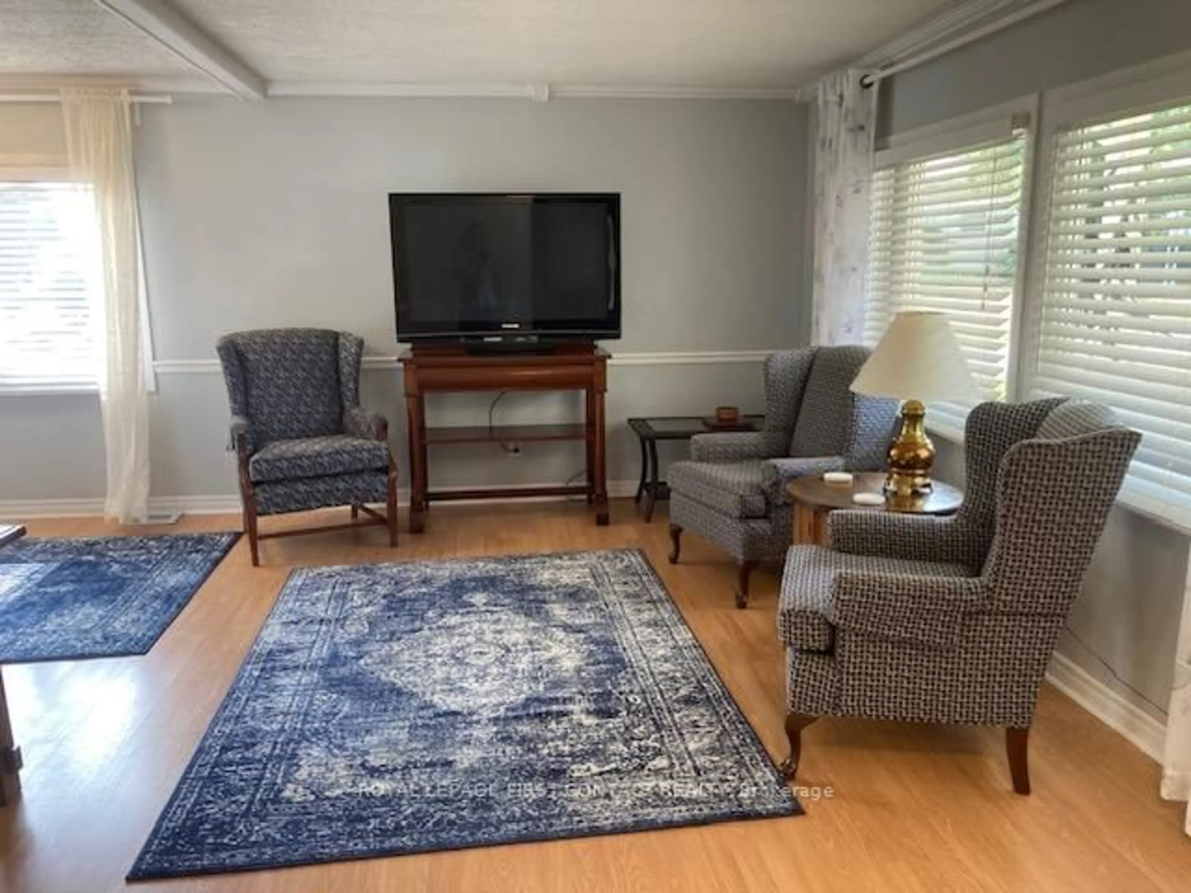 Living room with furniture, unknown for 23 Mimosa Cres, Innisfil Ontario L9S 1P9
