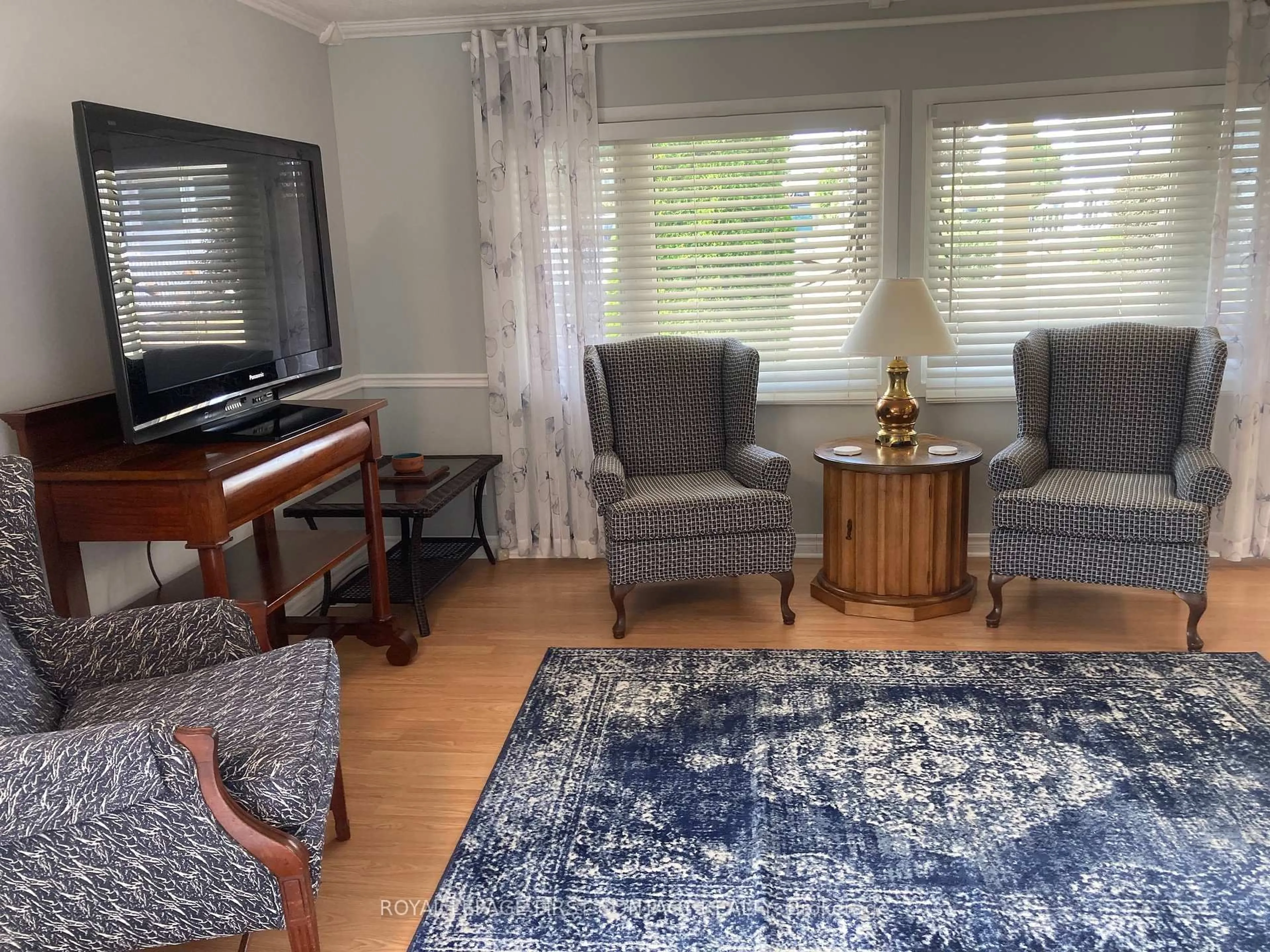 Living room with furniture, wood/laminate floor for 23 Mimosa Cres, Innisfil Ontario L9S 1P9