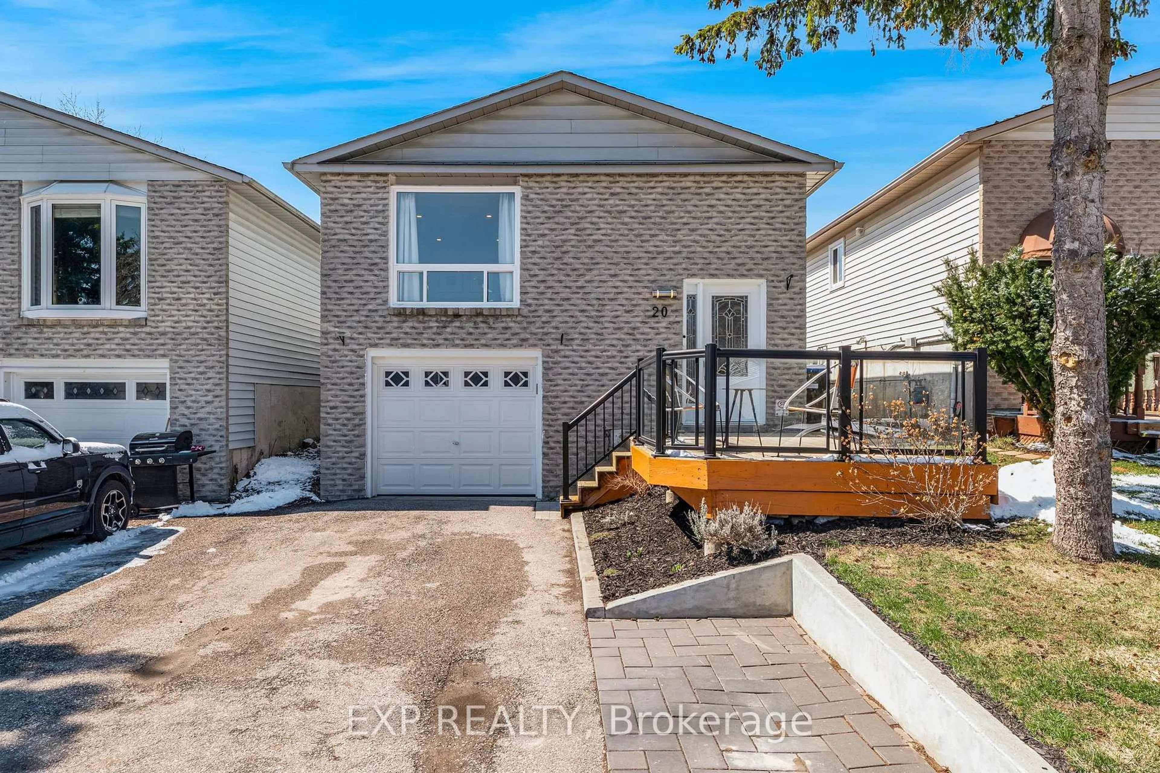 Home with brick exterior material, street for 20 Longview Dr, Bradford West Gwillimbury Ontario L3Z 2H2