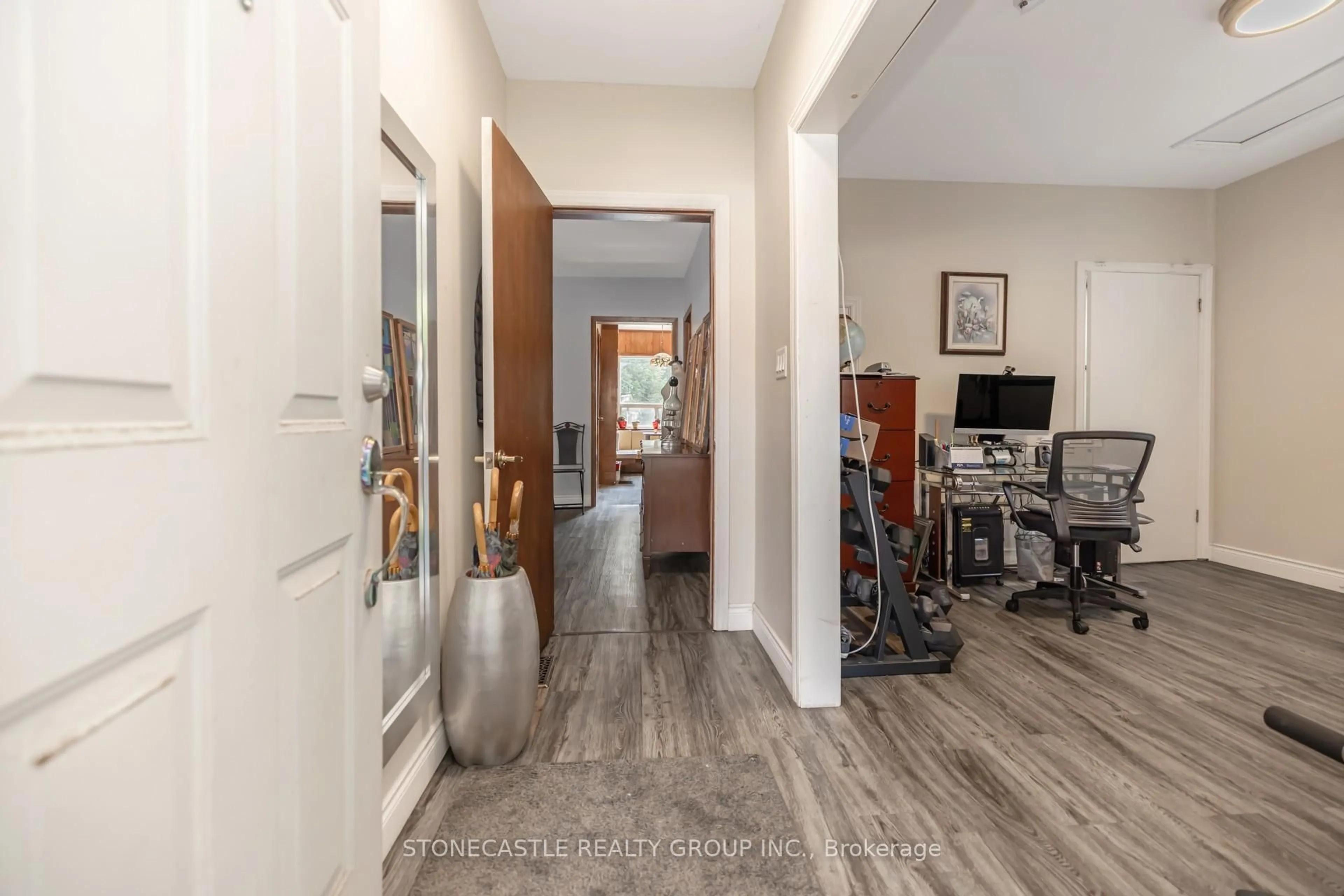 Indoor foyer for 2321 Major Mackenzie Dr, Vaughan Ontario L6A 1R8