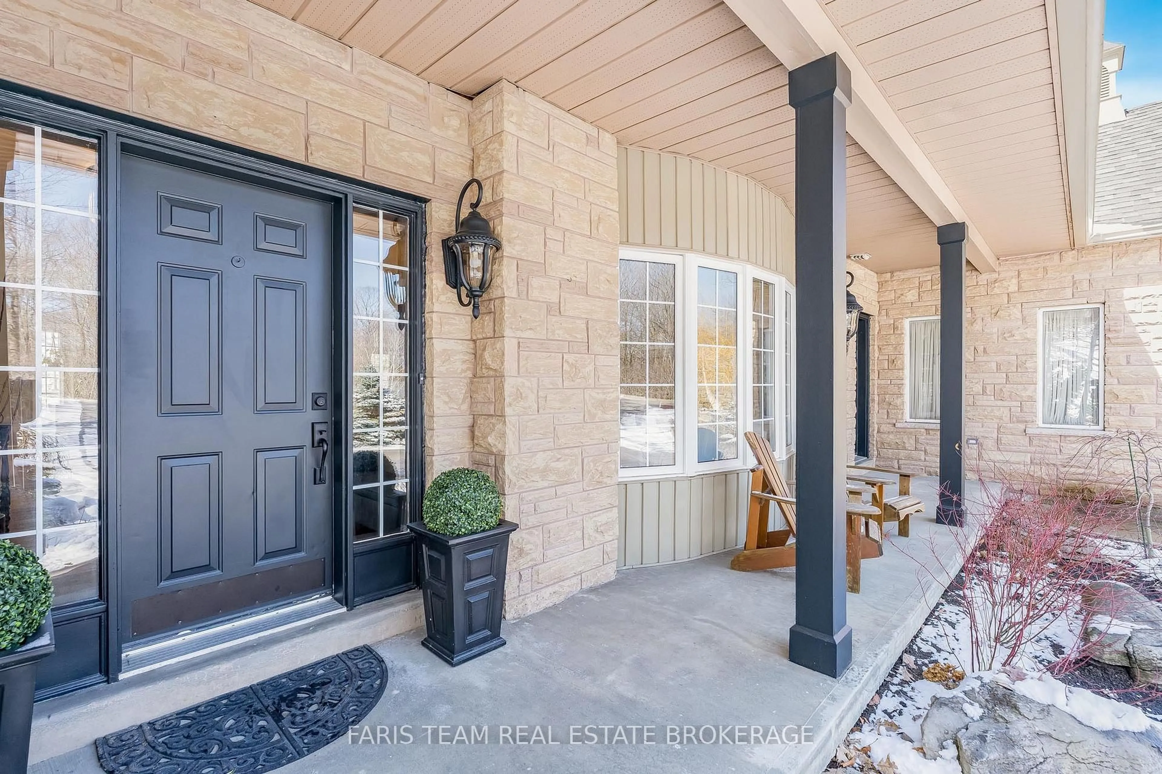 Indoor entryway for 1986 Forest Valley Dr, Innisfil Ontario L9S 4A5