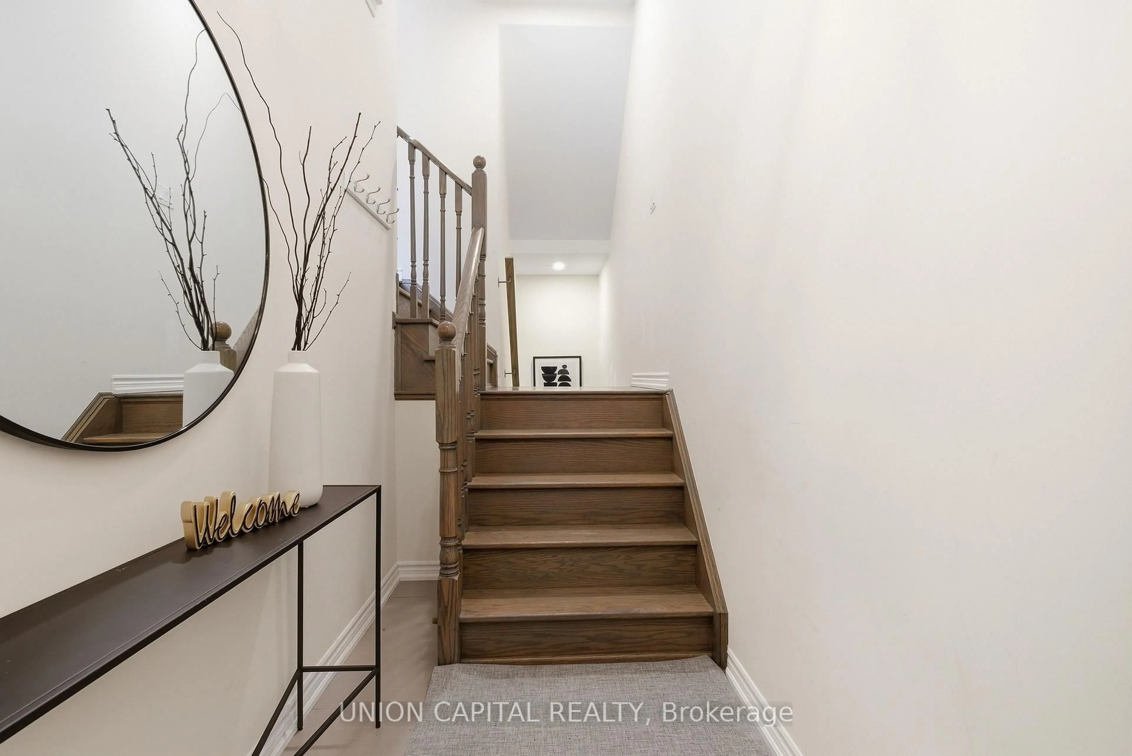 Indoor entryway for 9 Isabella Peach Dr, Markham Ontario L6C 0Z1