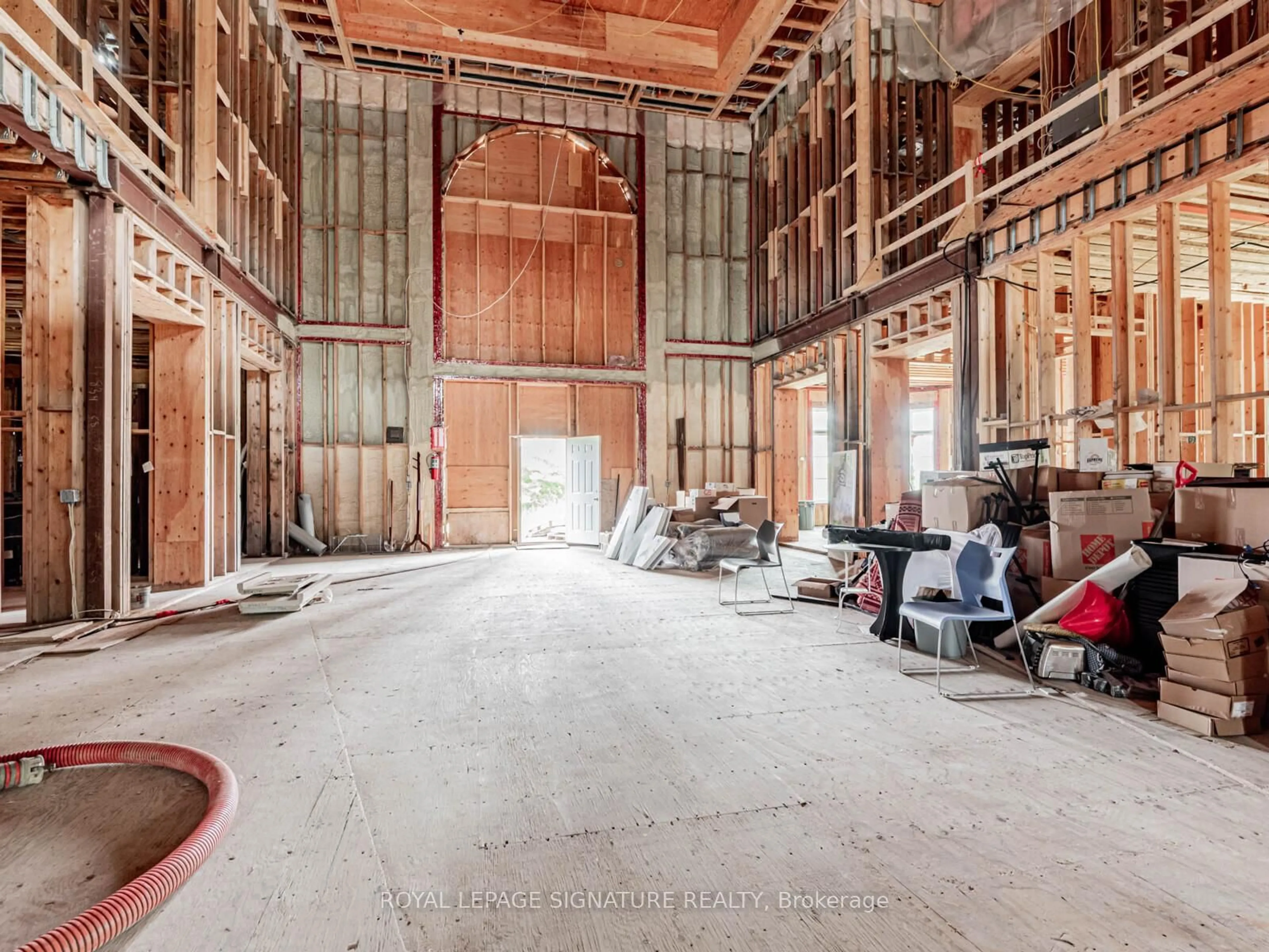 Indoor foyer for 12068 Mccowan Rd, Whitchurch-Stouffville Ontario L4A 4C4