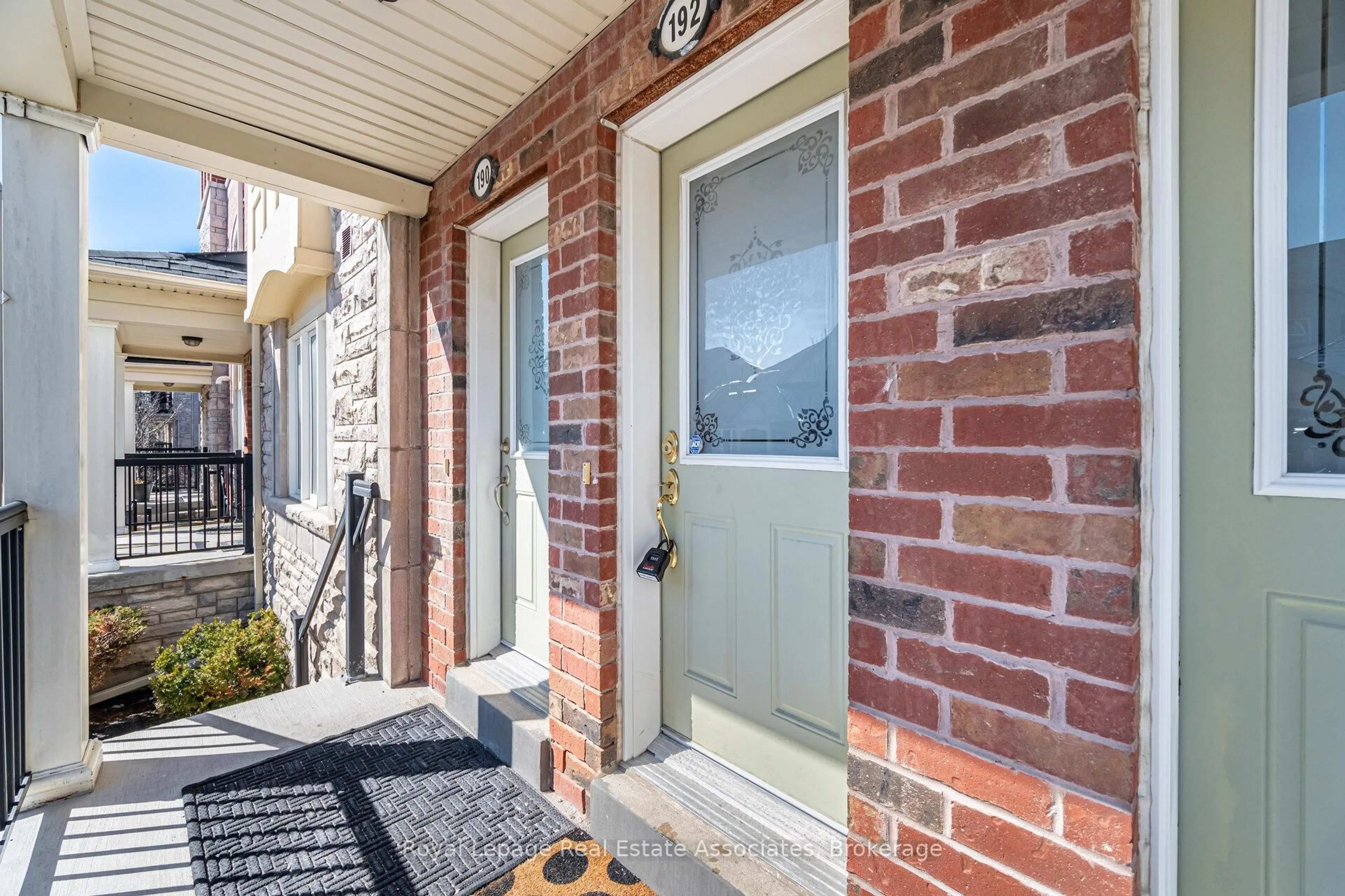 Indoor entryway for 192 Louisbourg Way, Markham Ontario L6E 0C2