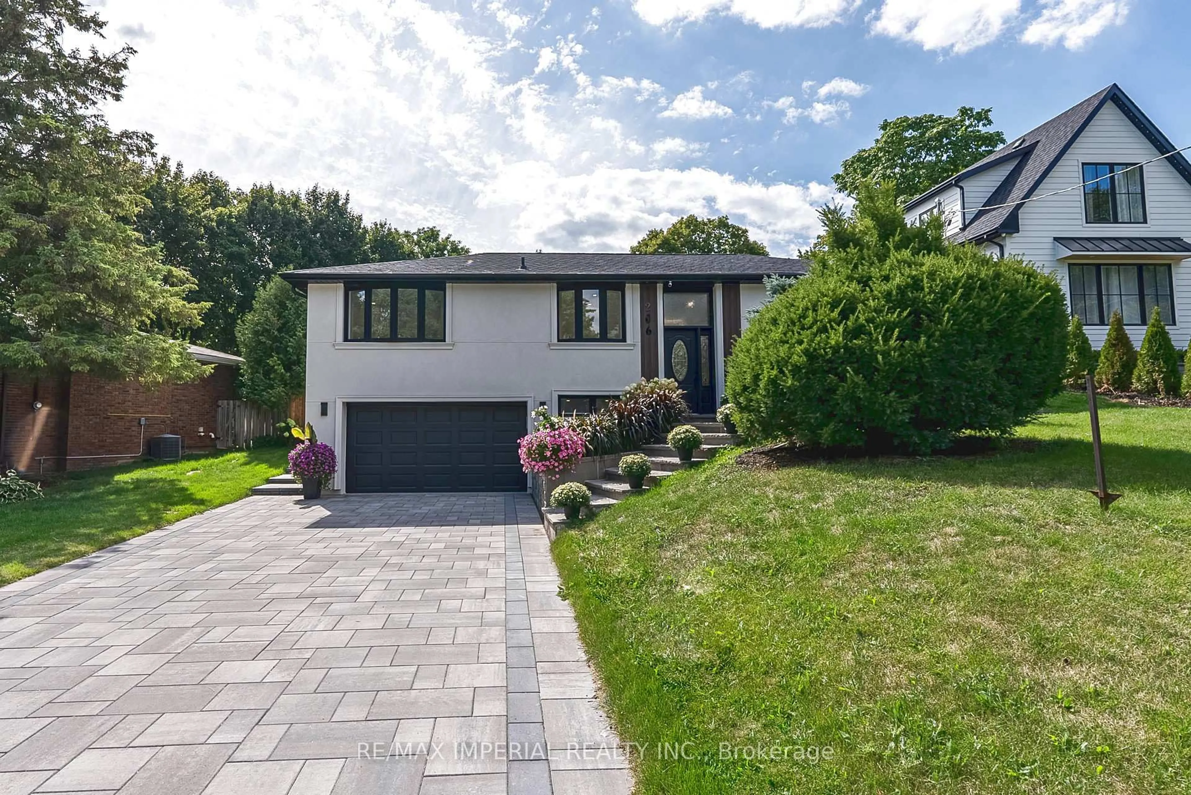 Home with brick exterior material, street for 206 Richard Ave, Newmarket Ontario L3Y 4P7